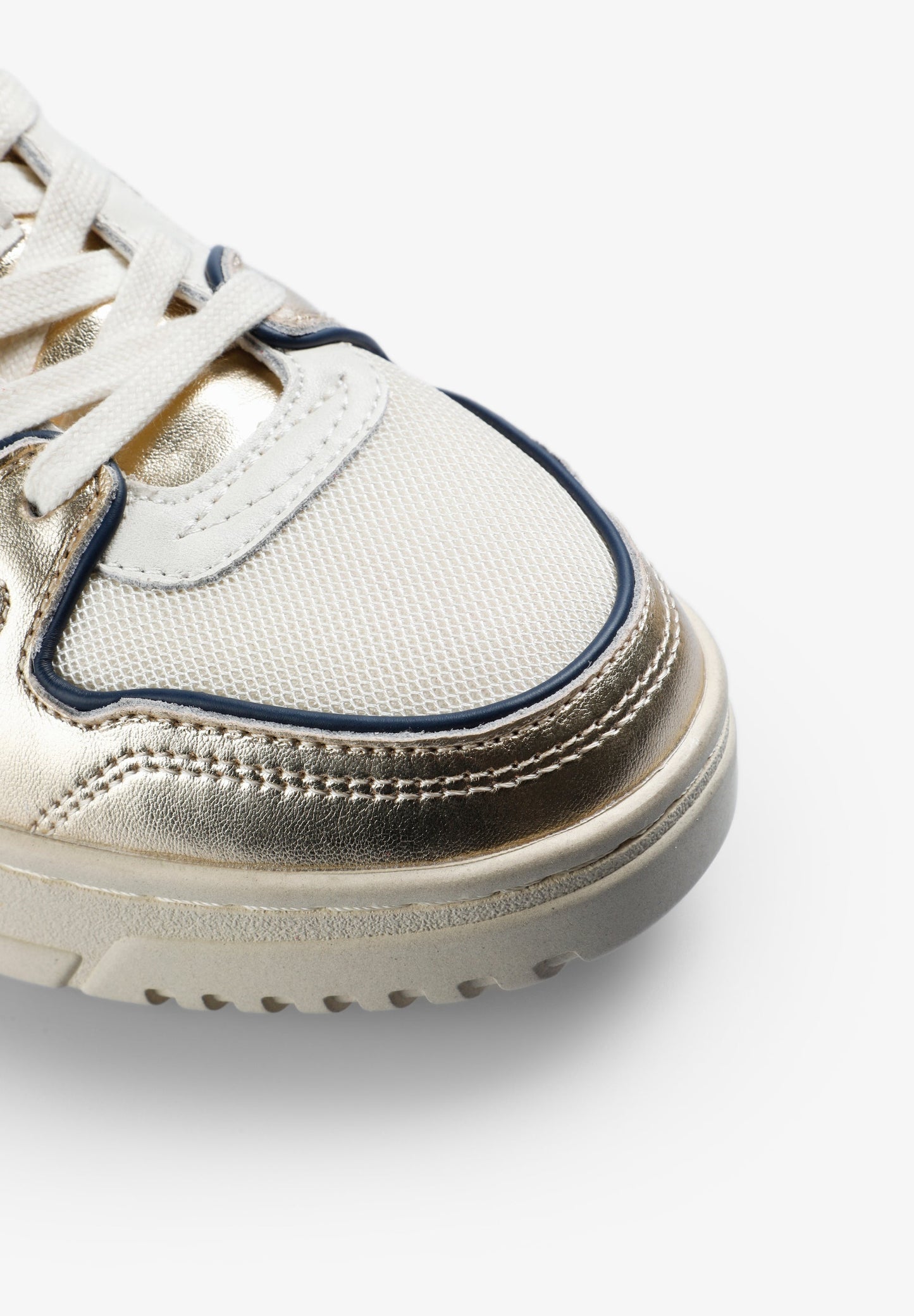 SAPATILHAS COM SKULL A CONTRASTAR