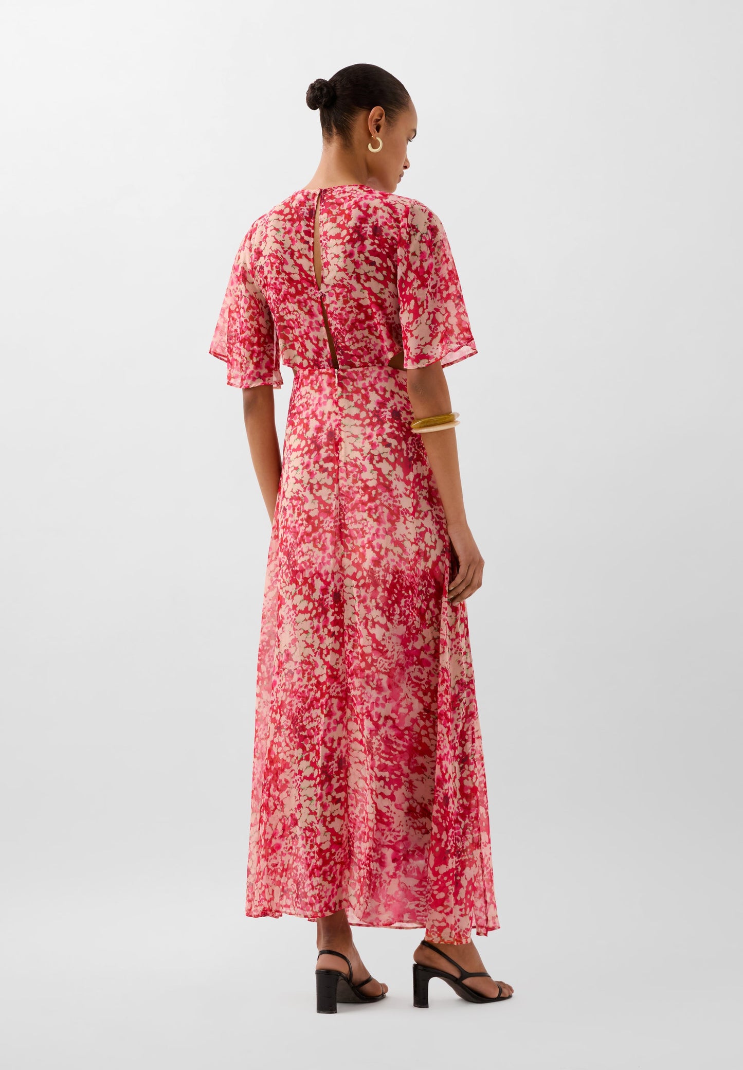 VESTIDO COM PADRÃO FLUIDO