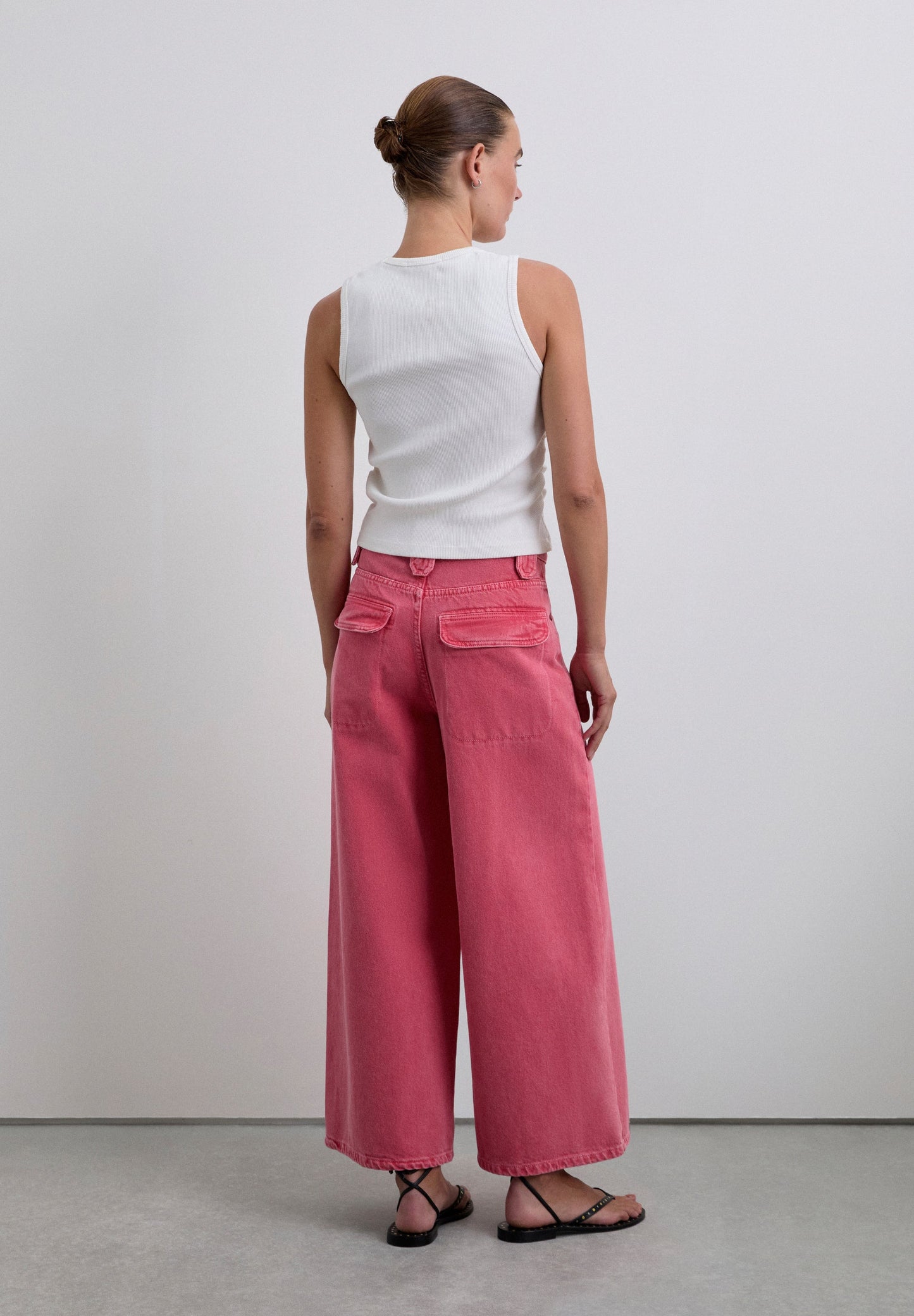 JEANS CULOTTE COM EFEITO DESBOTADO