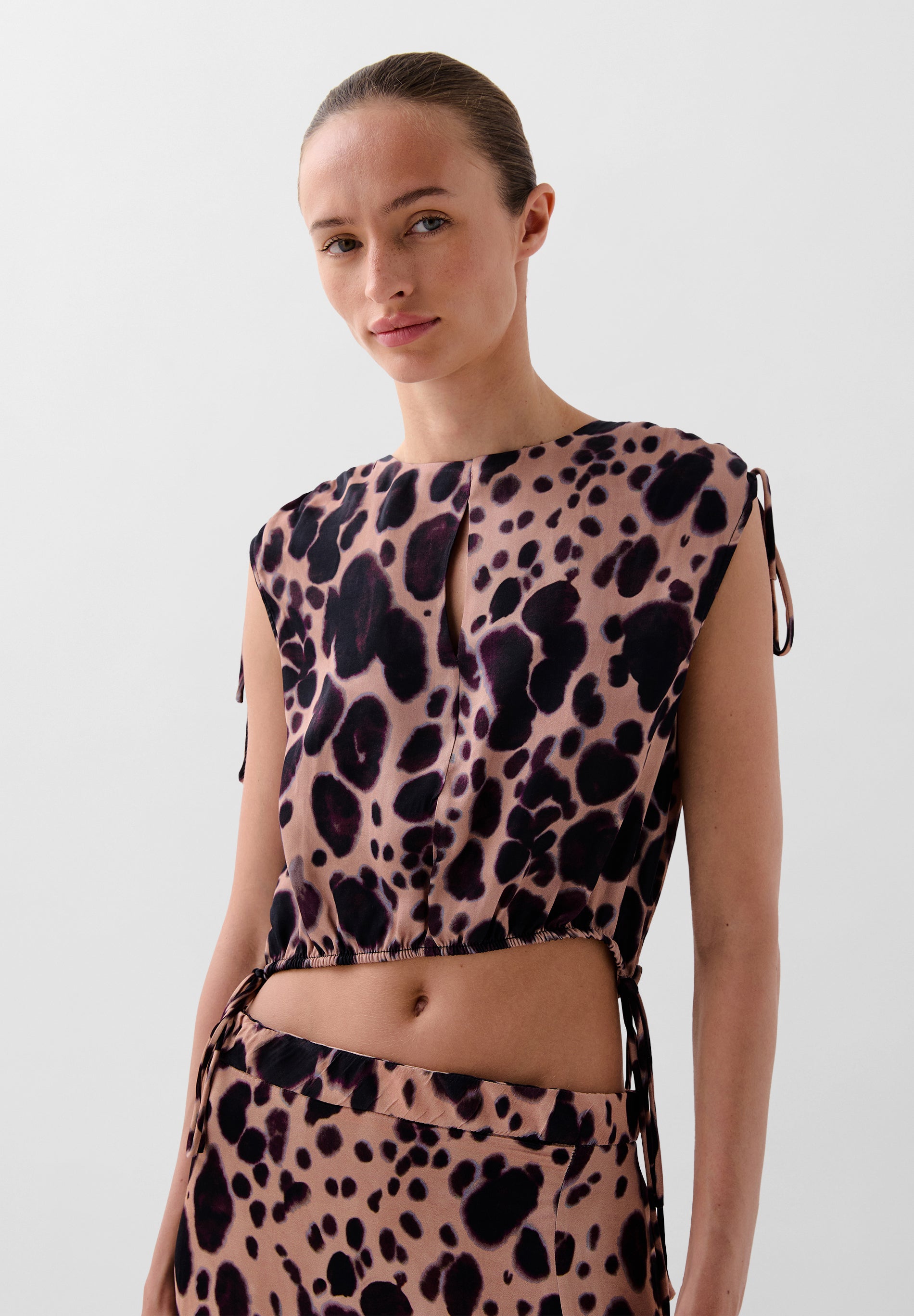 TOP FLUIDO COM ESTAMPADO ANIMAL