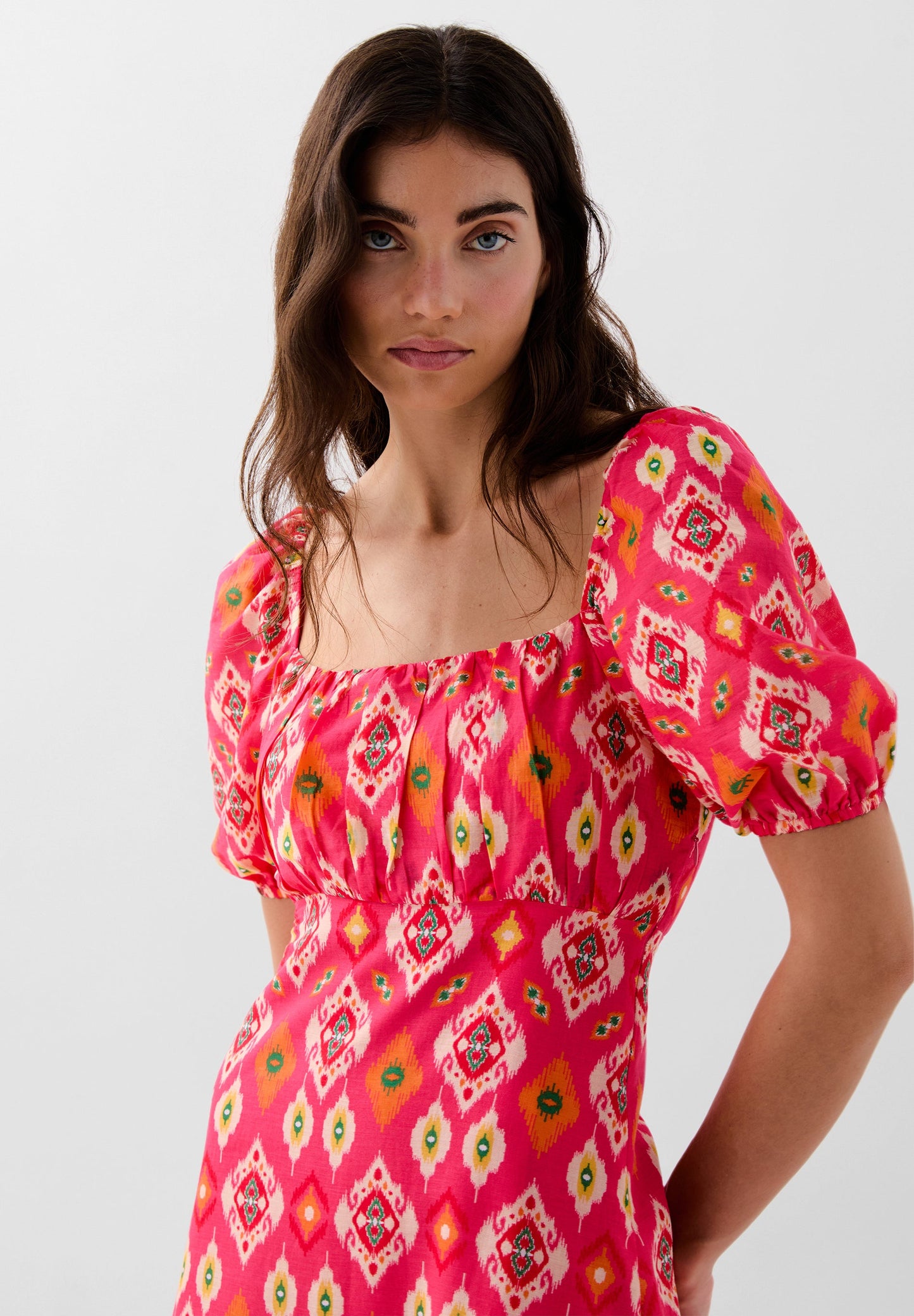VESTIDO COM PADRÃO ÉTNICO