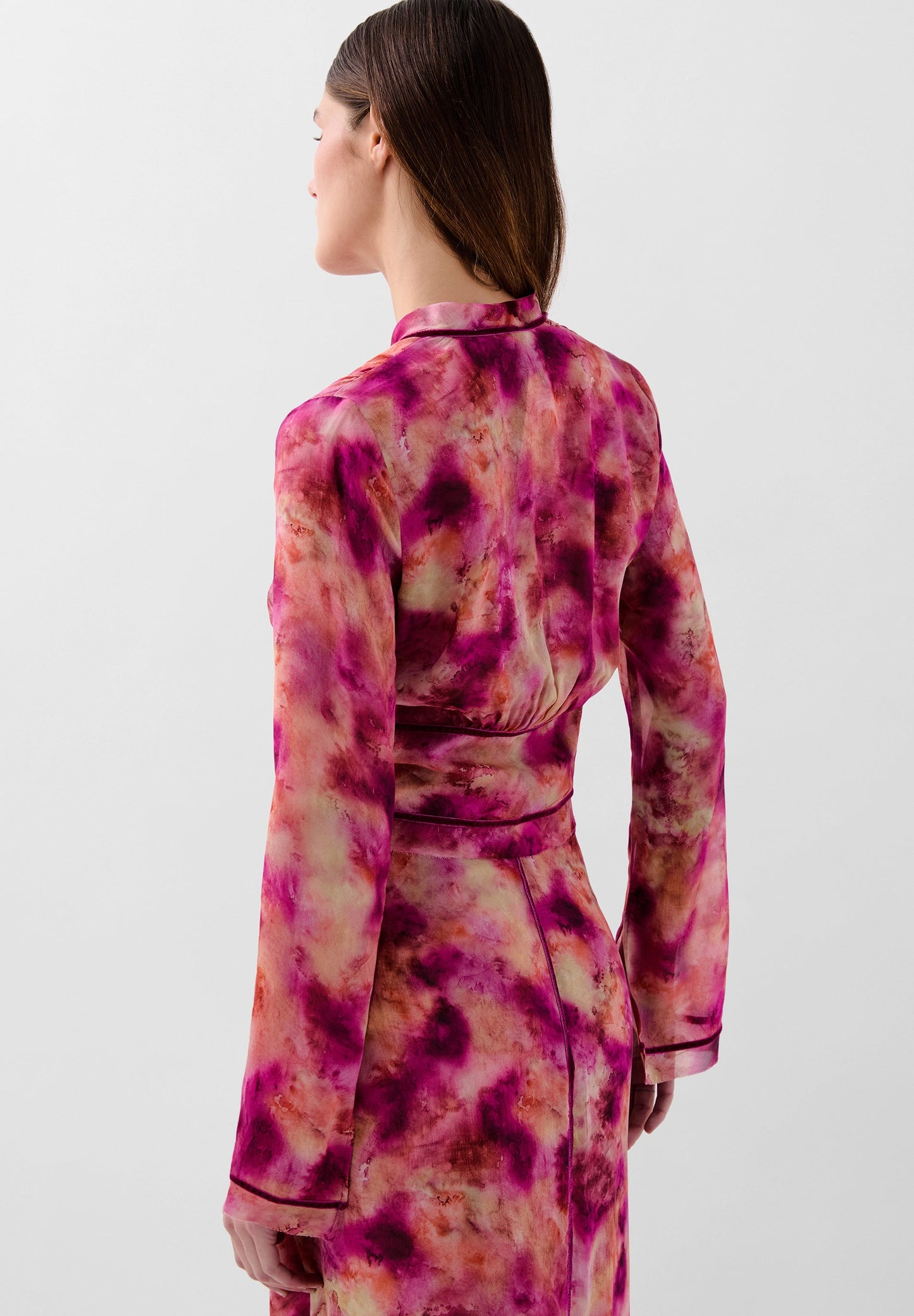 BLUSA TIE DYE ACABAMENTO VELUDO