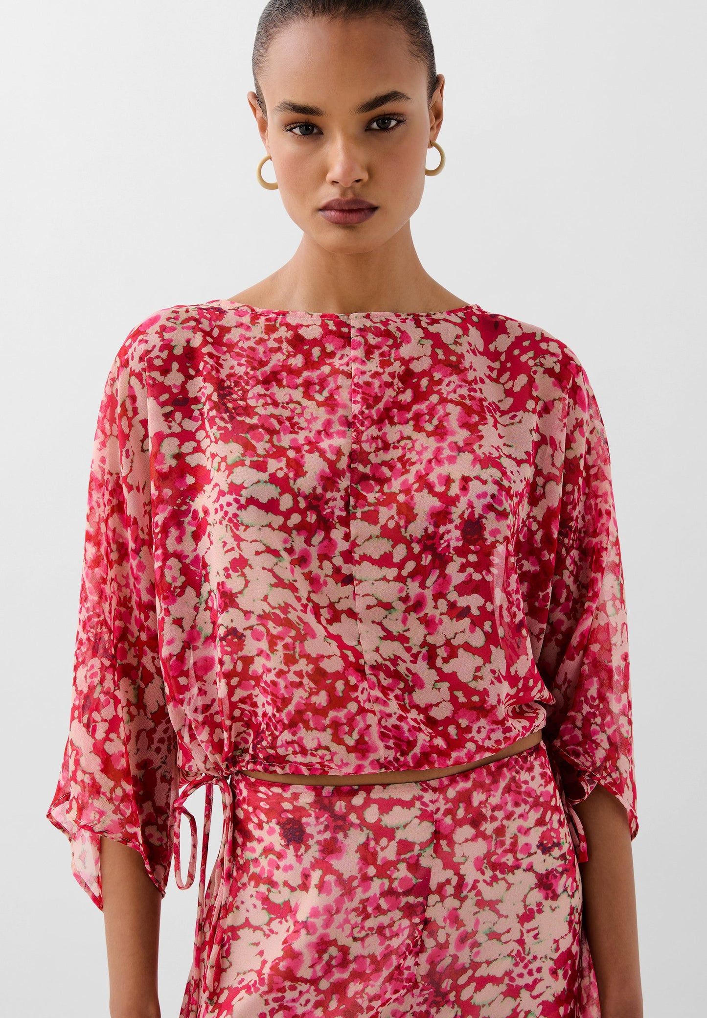 CAMISA COM PADRÃO E LAÇOS