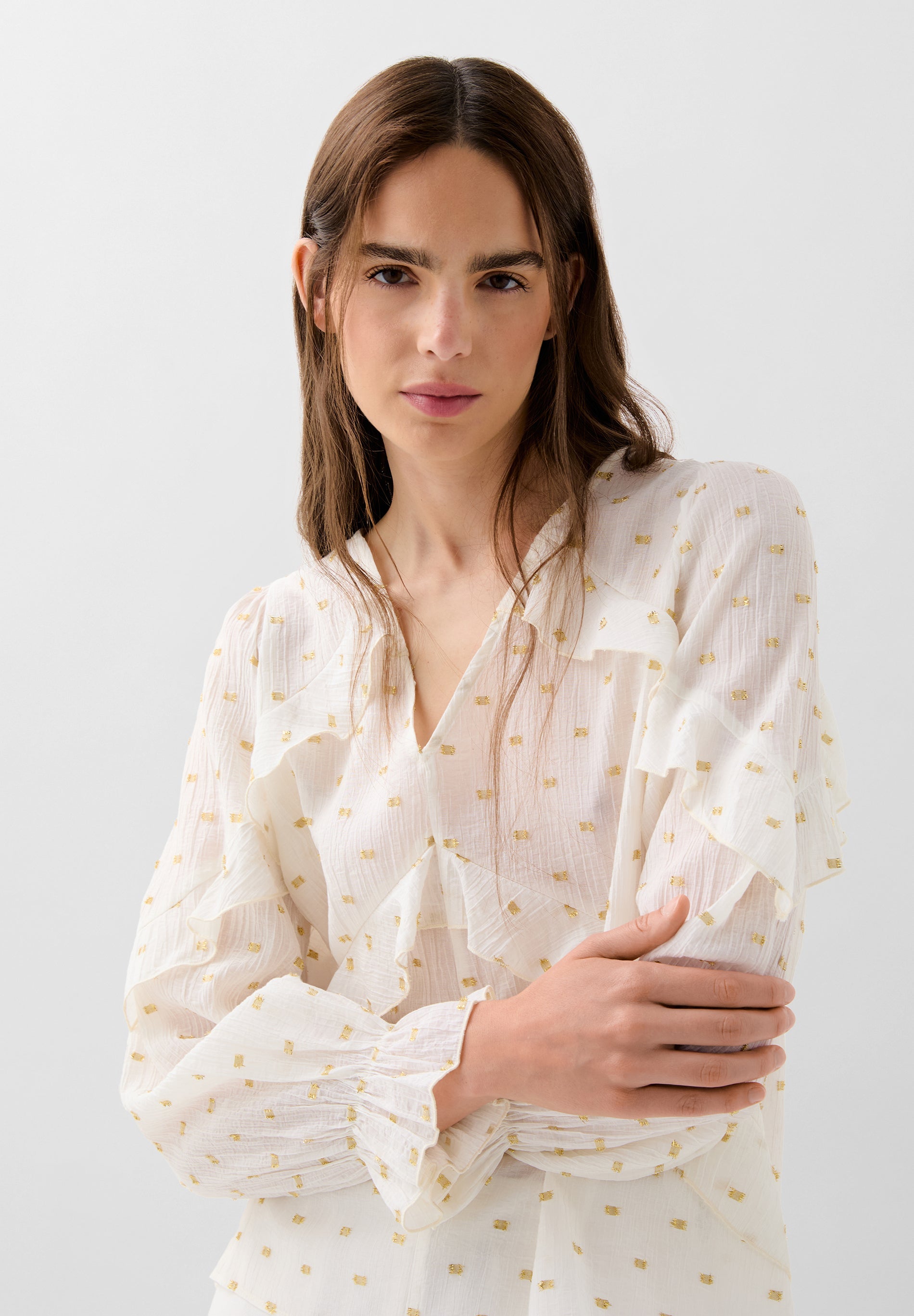 BLUSA COM FOLHOS E PORMENORES DE FIO METALIZADO