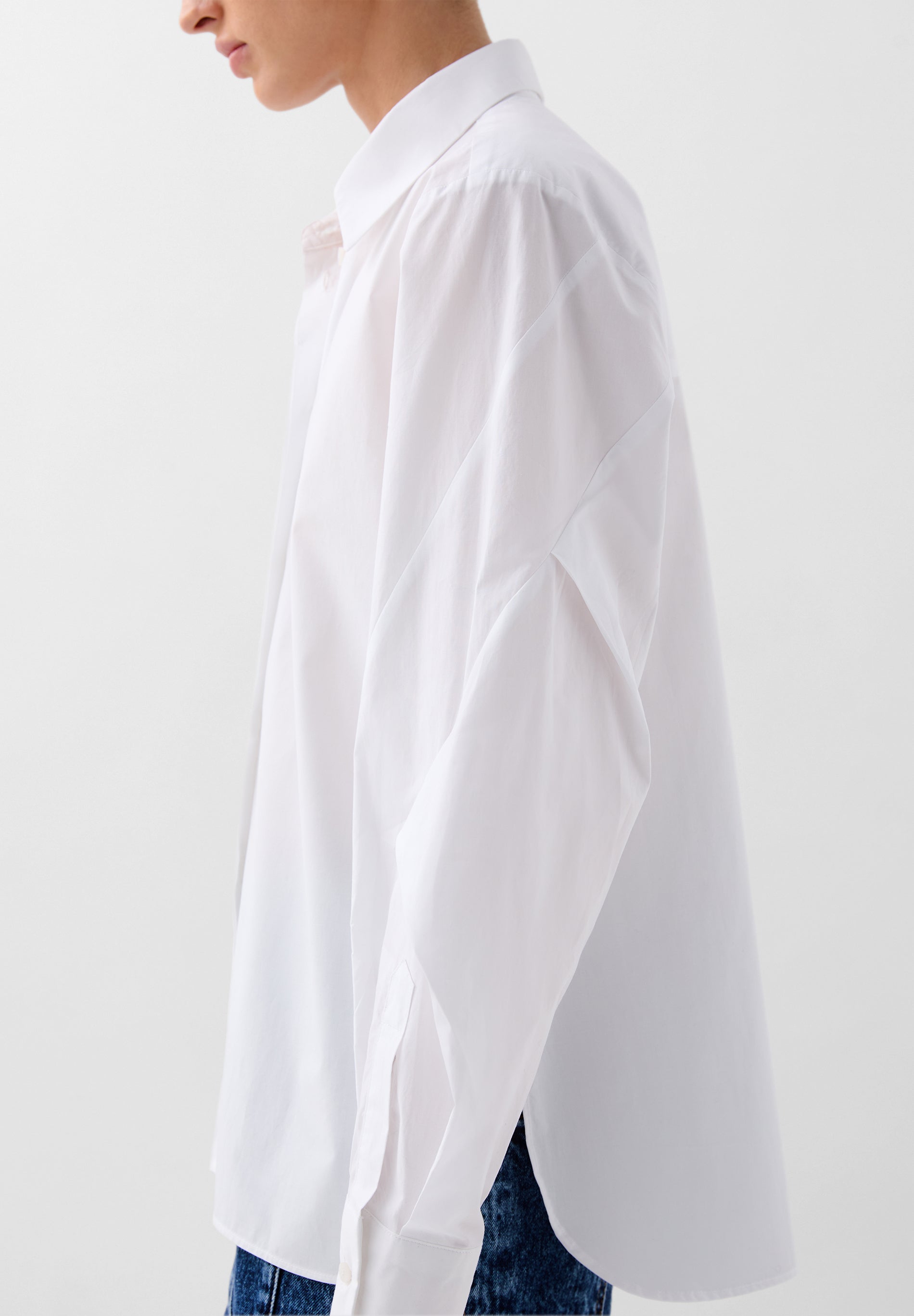 CAMISA COM PORMENORES PLISSADOS