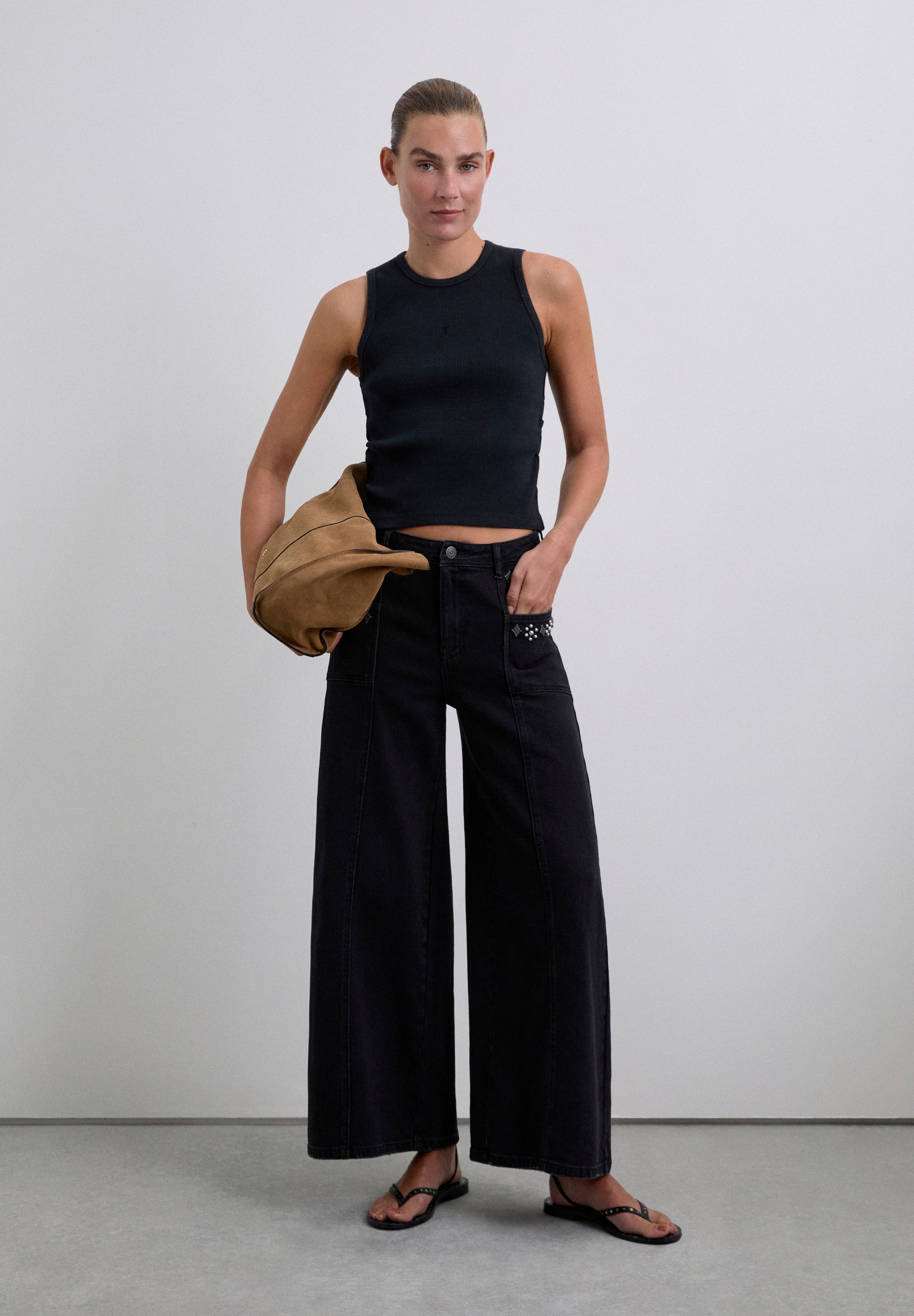 CALÇAS DENIM COM TACHAS SCCULOTTE