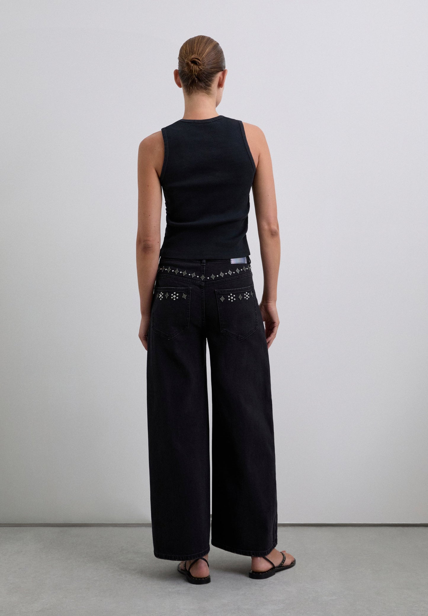 JEANS CULOTTE COM TACHAS