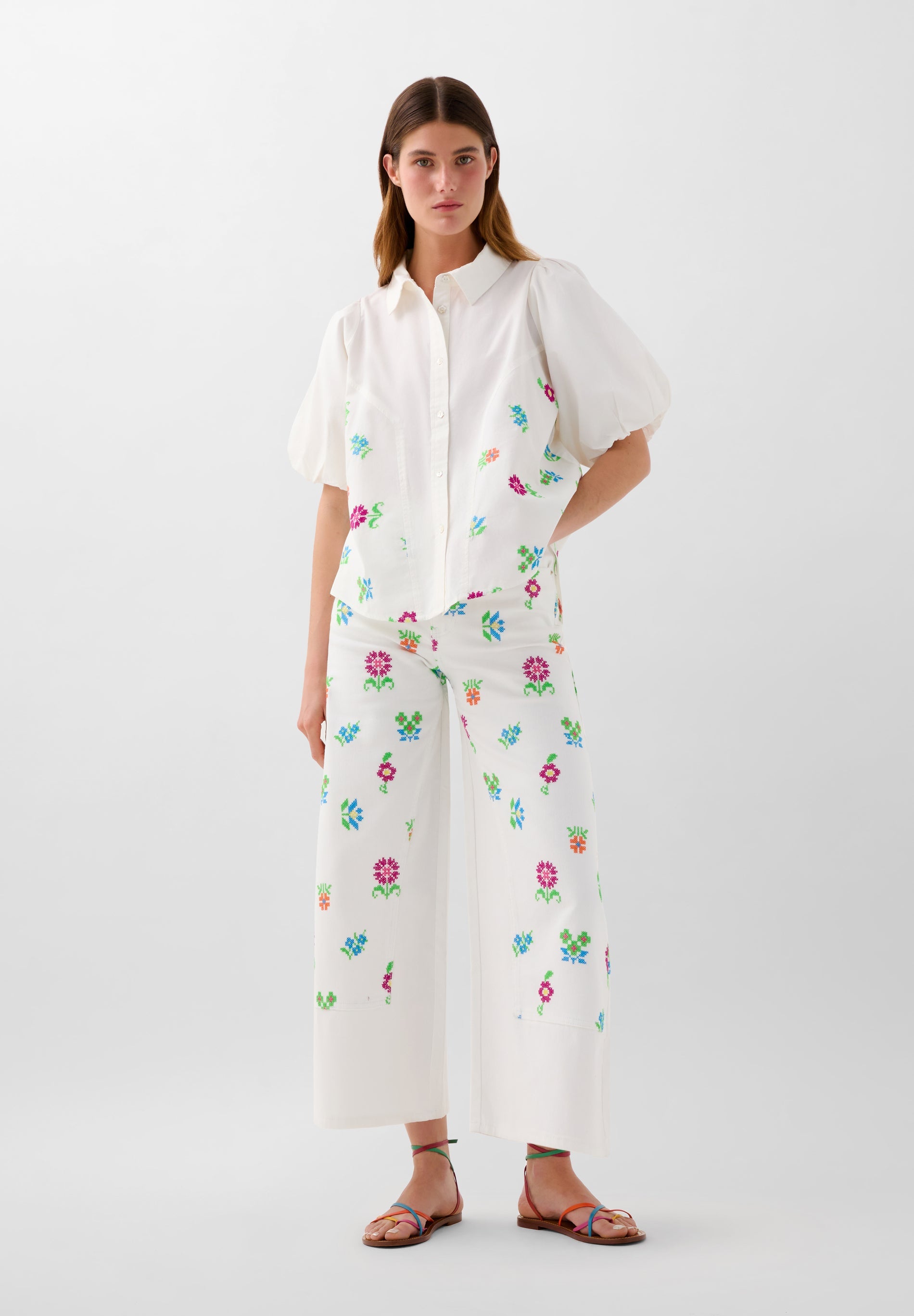 JEANS CULOTTES COM BORDADOS FLORES