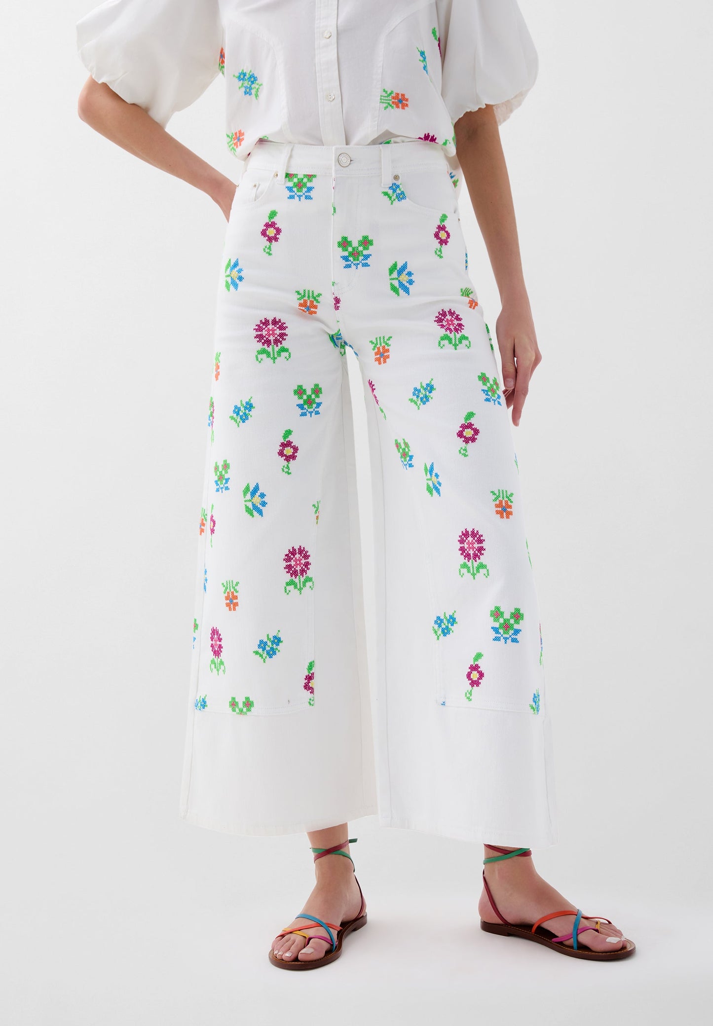 JEANS CULOTTES COM BORDADOS FLORES