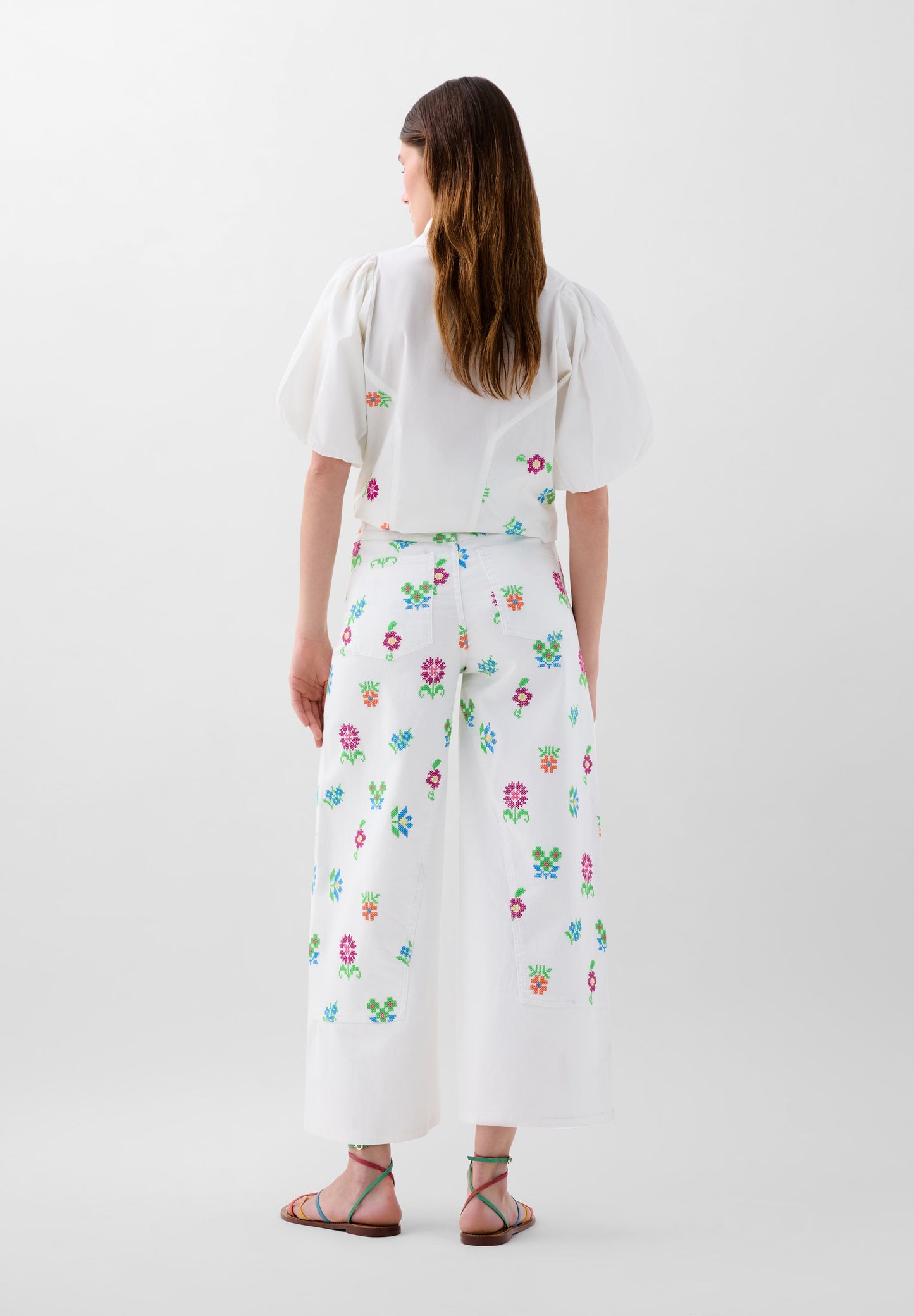 JEANS CULOTTES COM BORDADOS FLORES