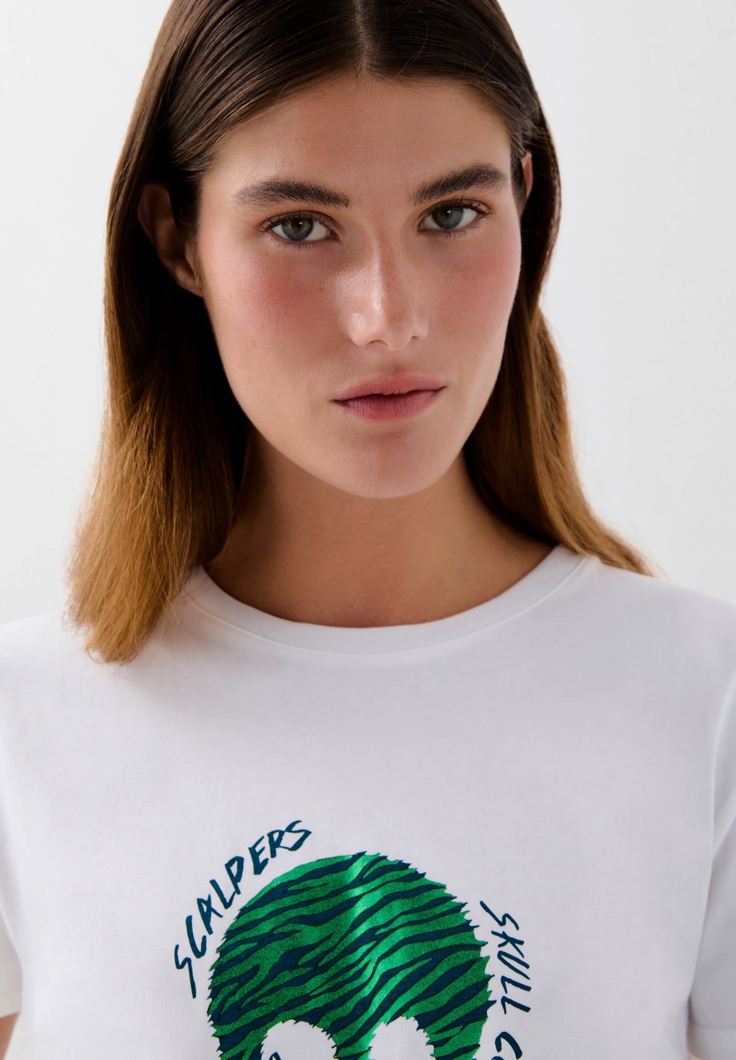T-SHIRT COM LOGÓTIPO E ESTAMPADO ANIMAL