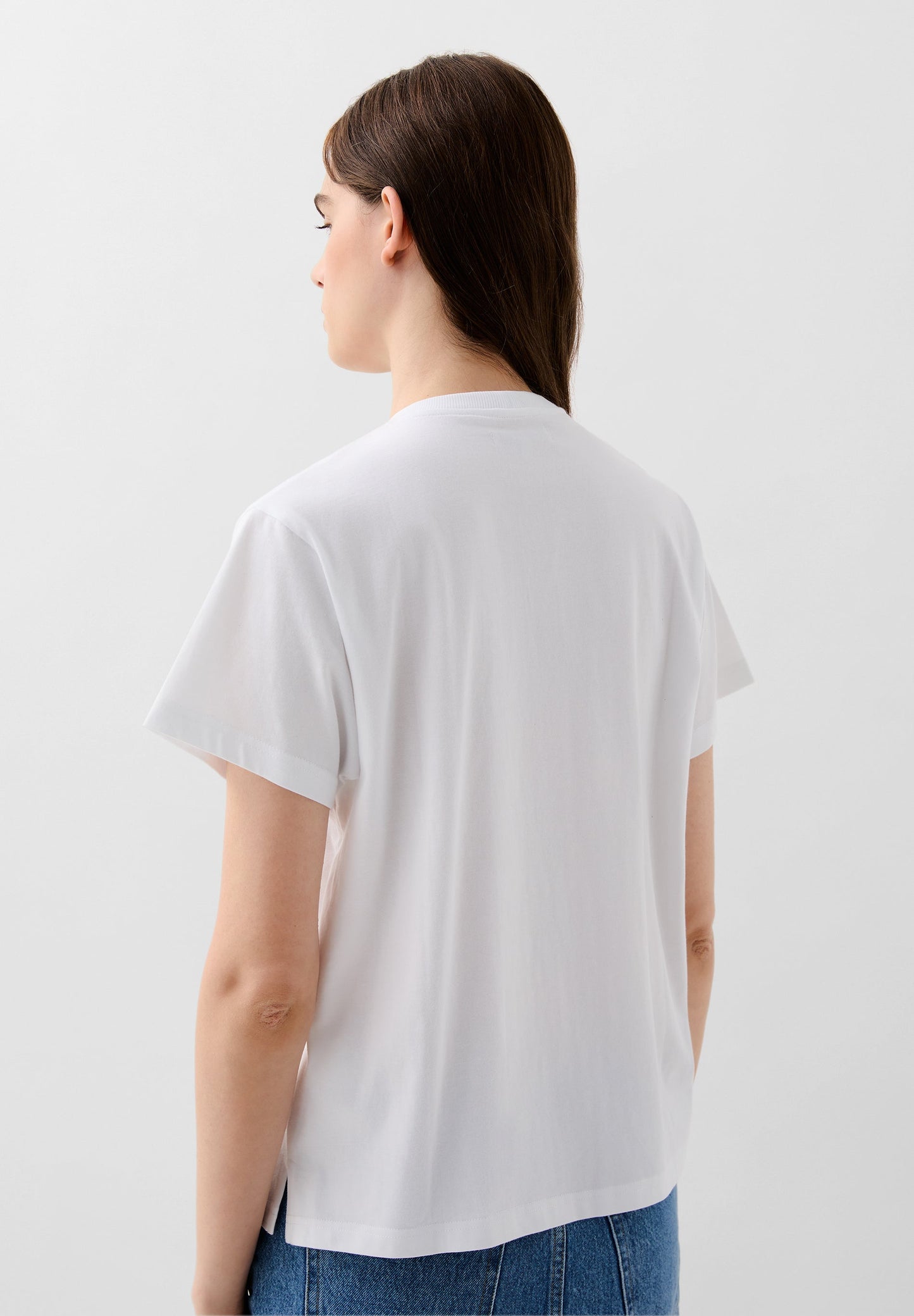 T-SHIRT COM LETRAS E SKULL