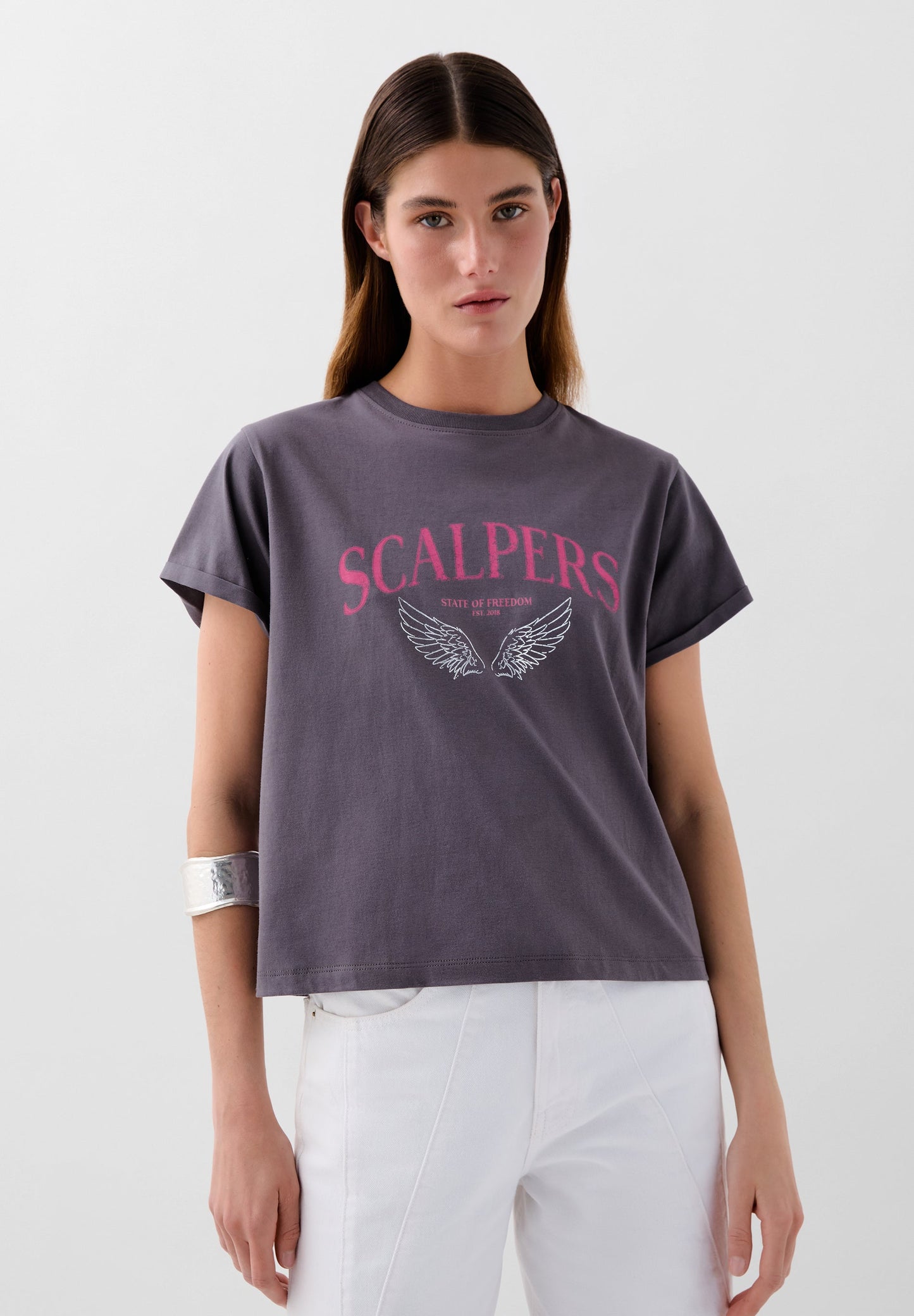 T-SHIRT COM PADRÃO WINGS LOGÓTIPO