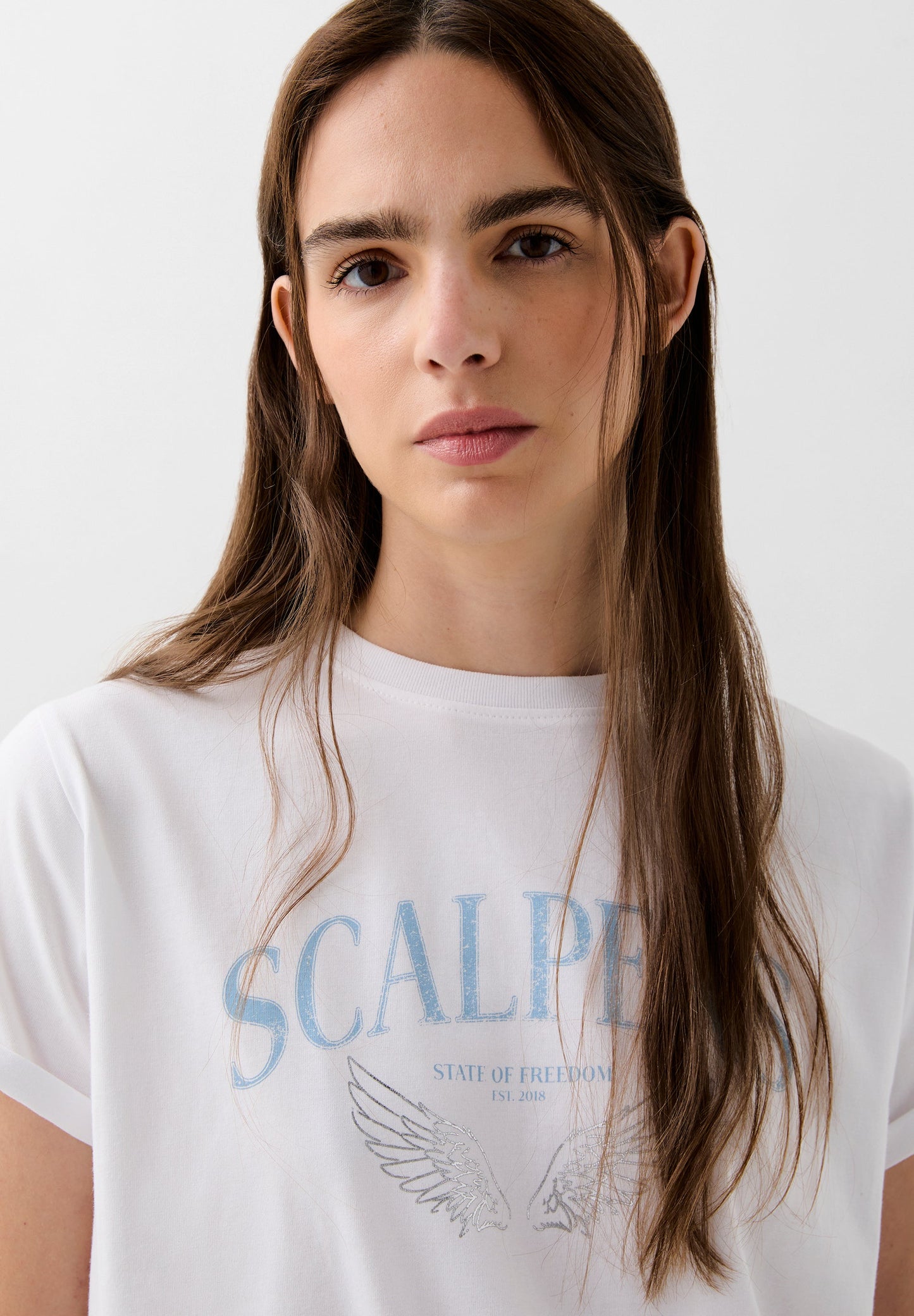 T-SHIRT COM PADRÃO WINGS LOGÓTIPO