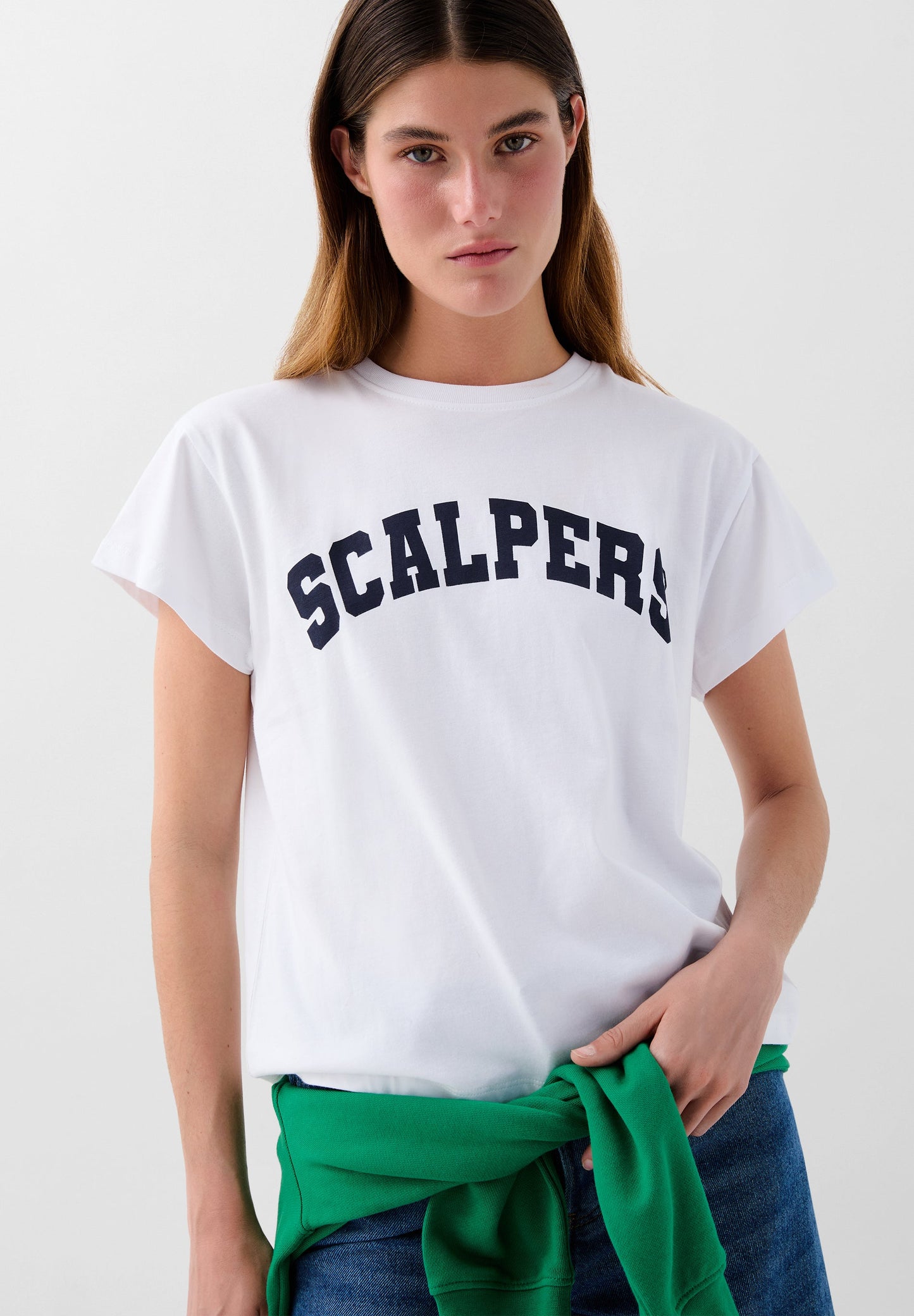 T-SHIRT COM PADRÃO DE LOGÓTIPO À FRENTE