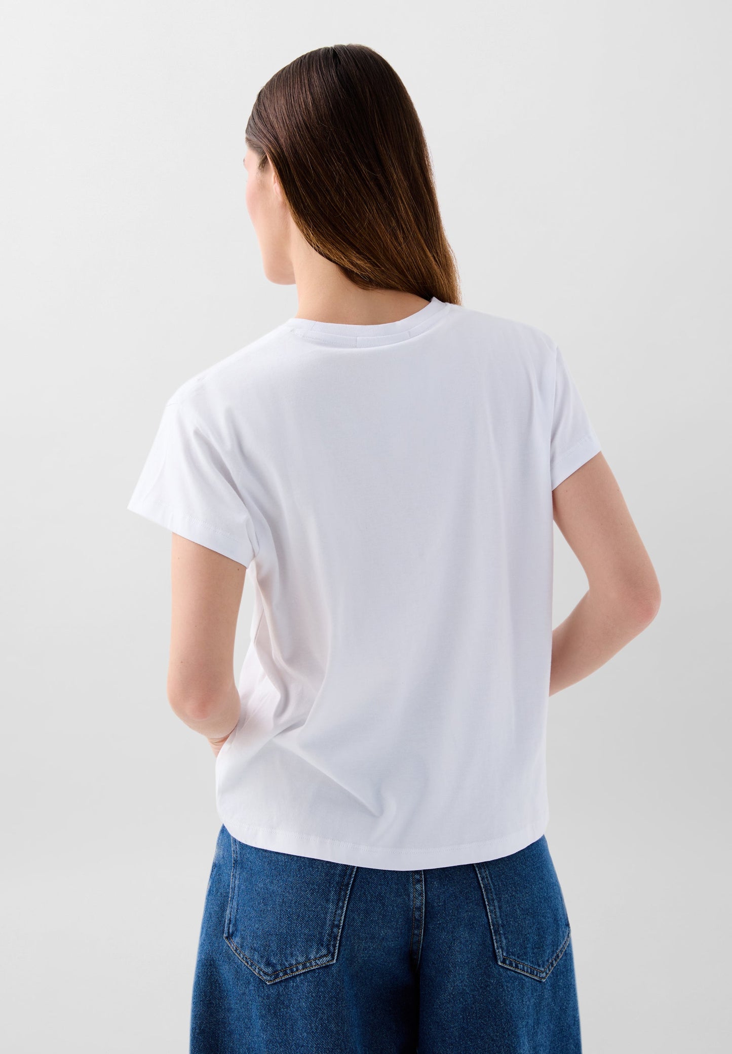 T-SHIRT COM PADRÃO DE LOGÓTIPO À FRENTE