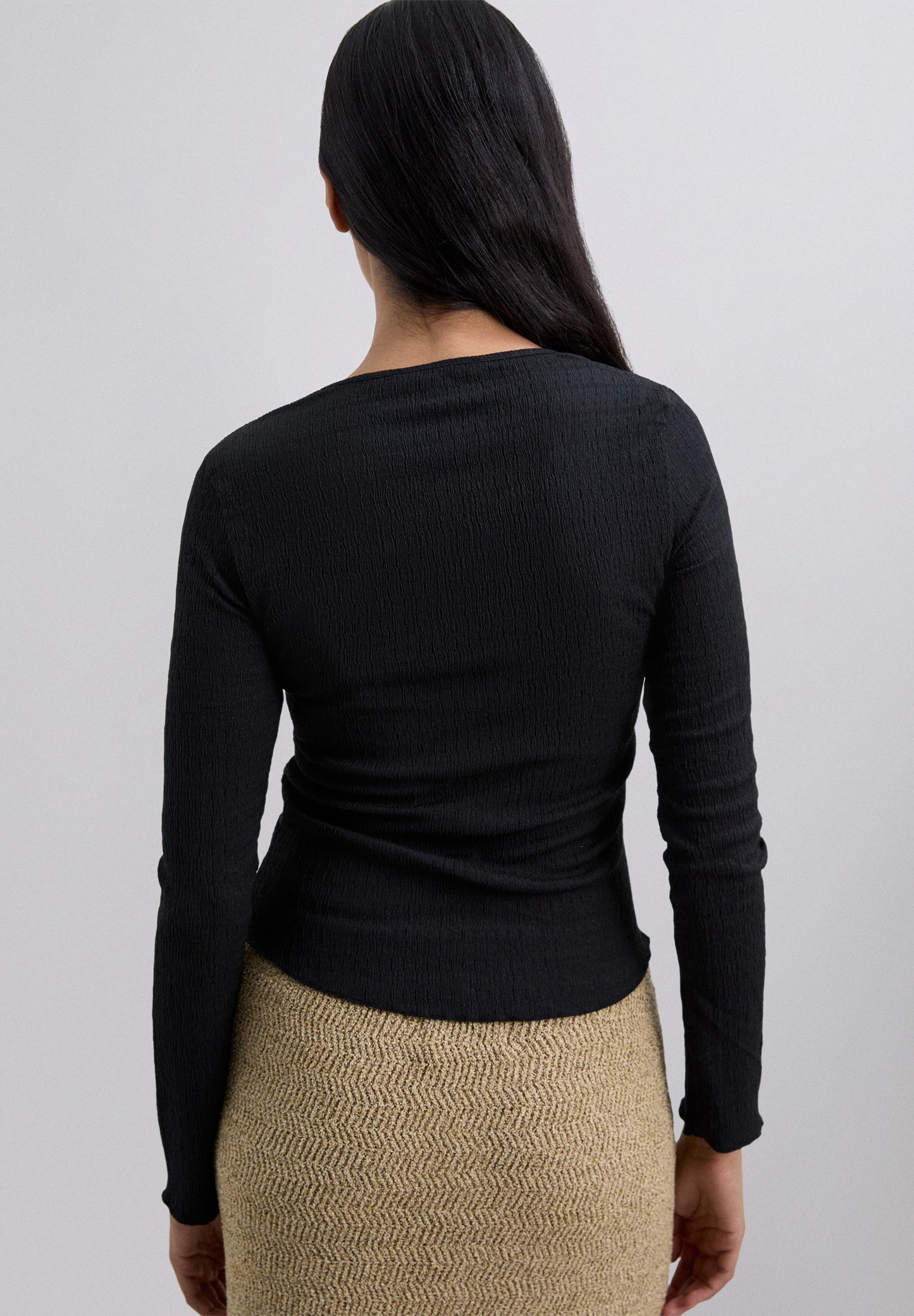 TOP DECOTE ASSIMÉTRICO