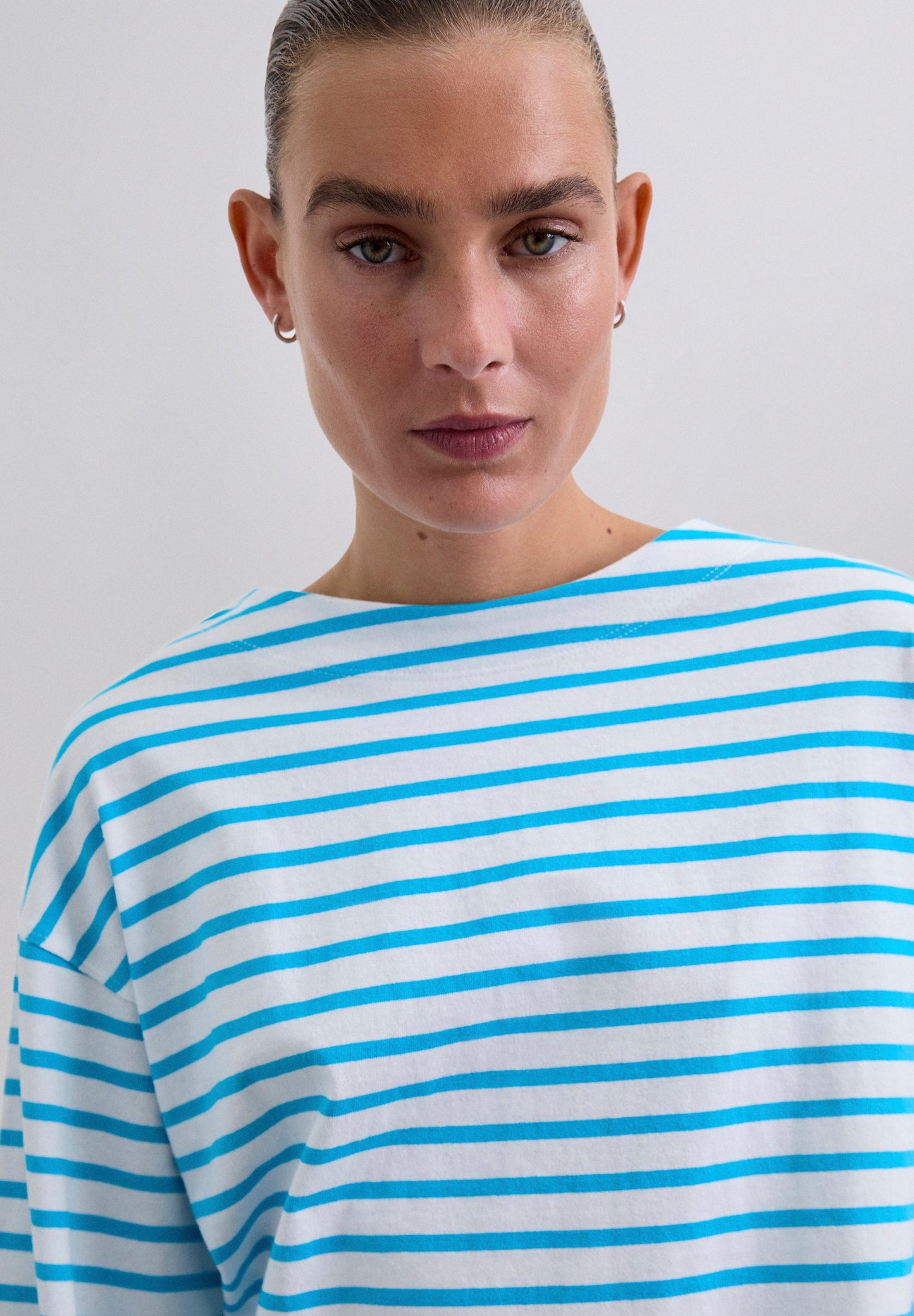 T-SHIRT ÀS RISCAS RELAXED