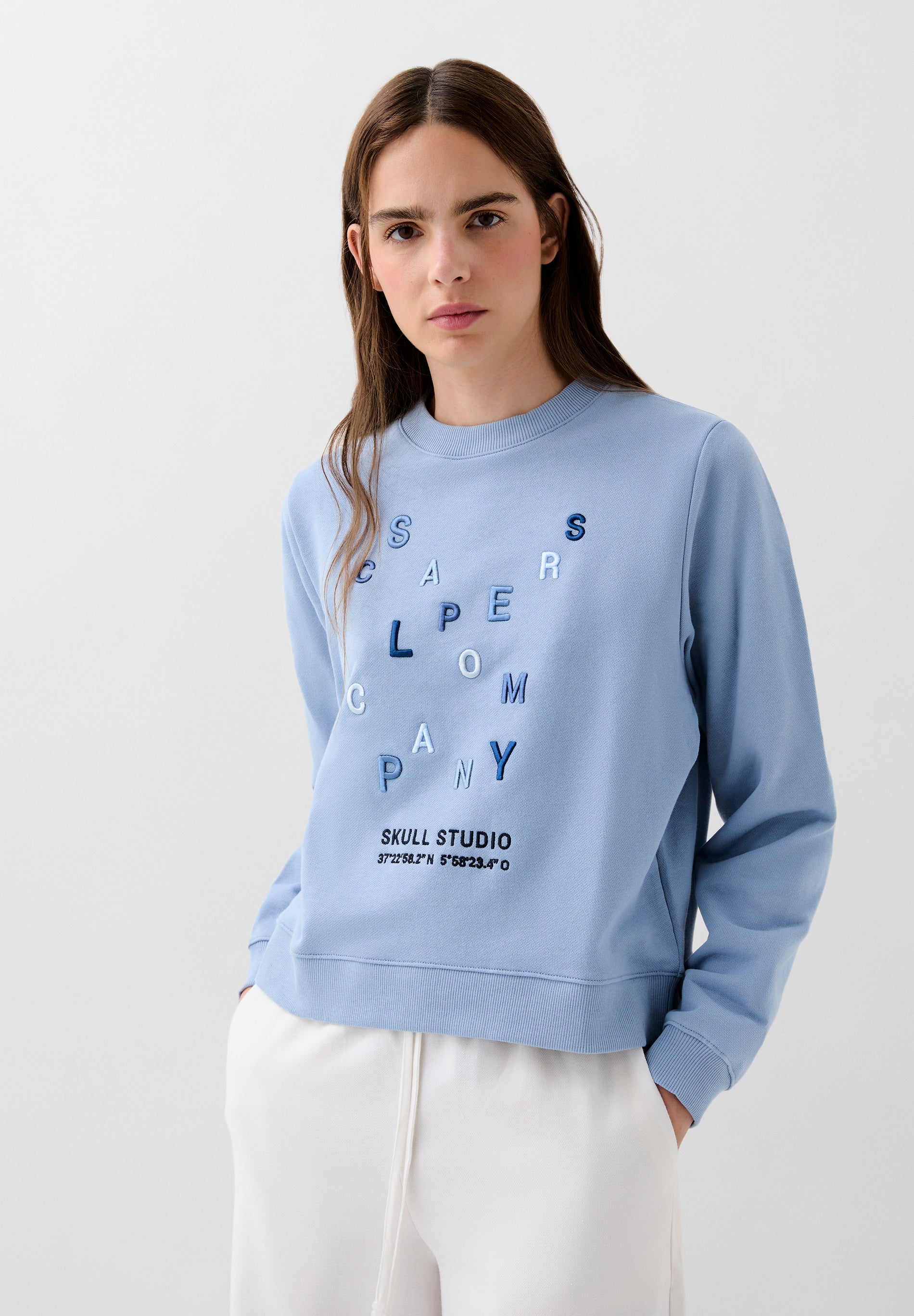 SWEATSHIRT COM LETRAS BORDADAS