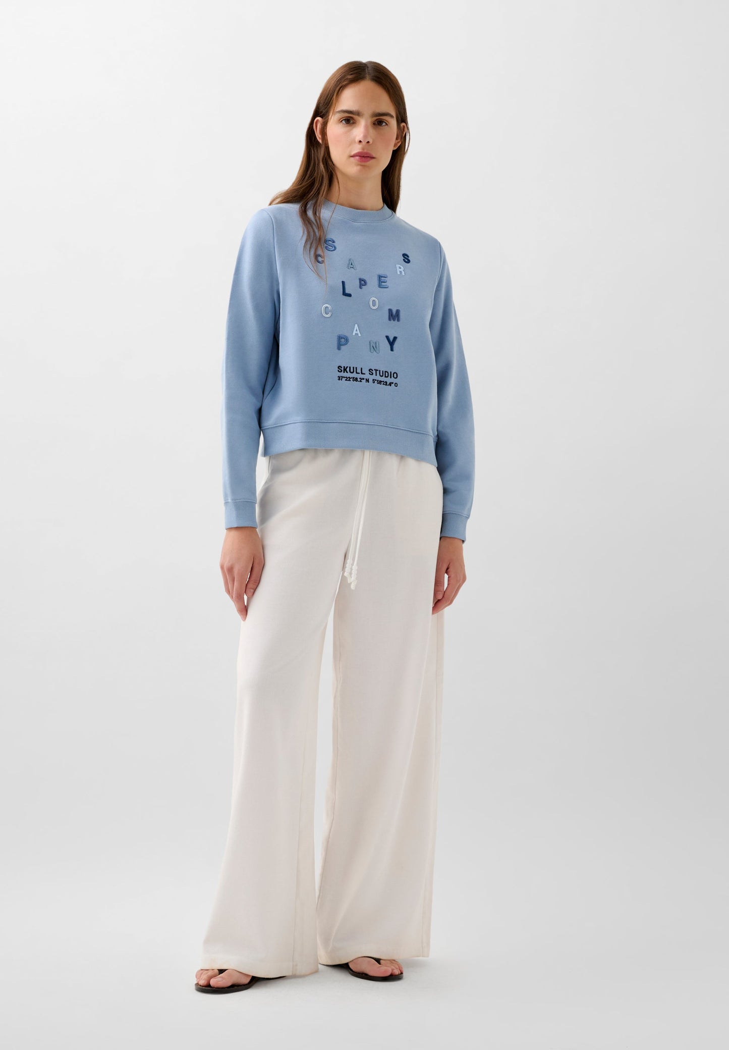SWEATSHIRT COM LETRAS BORDADAS