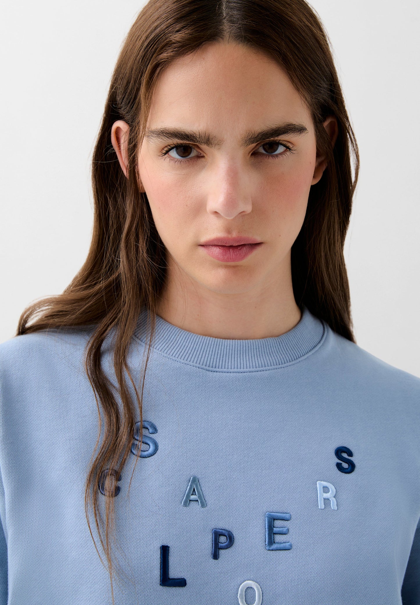 SWEATSHIRT COM LETRAS BORDADAS