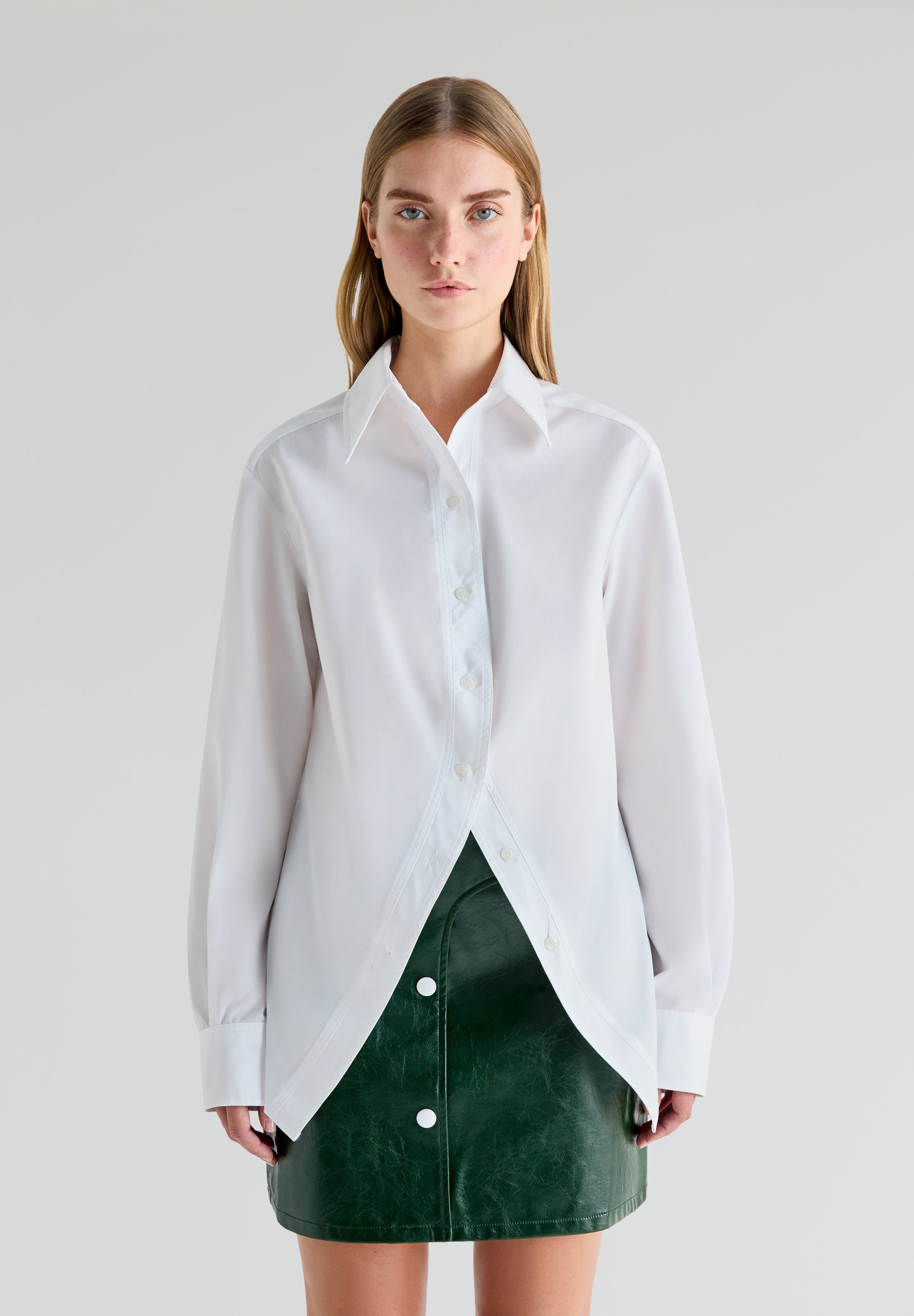 LAAGAM | CAMISA BRANCA NO BOYFRIEND