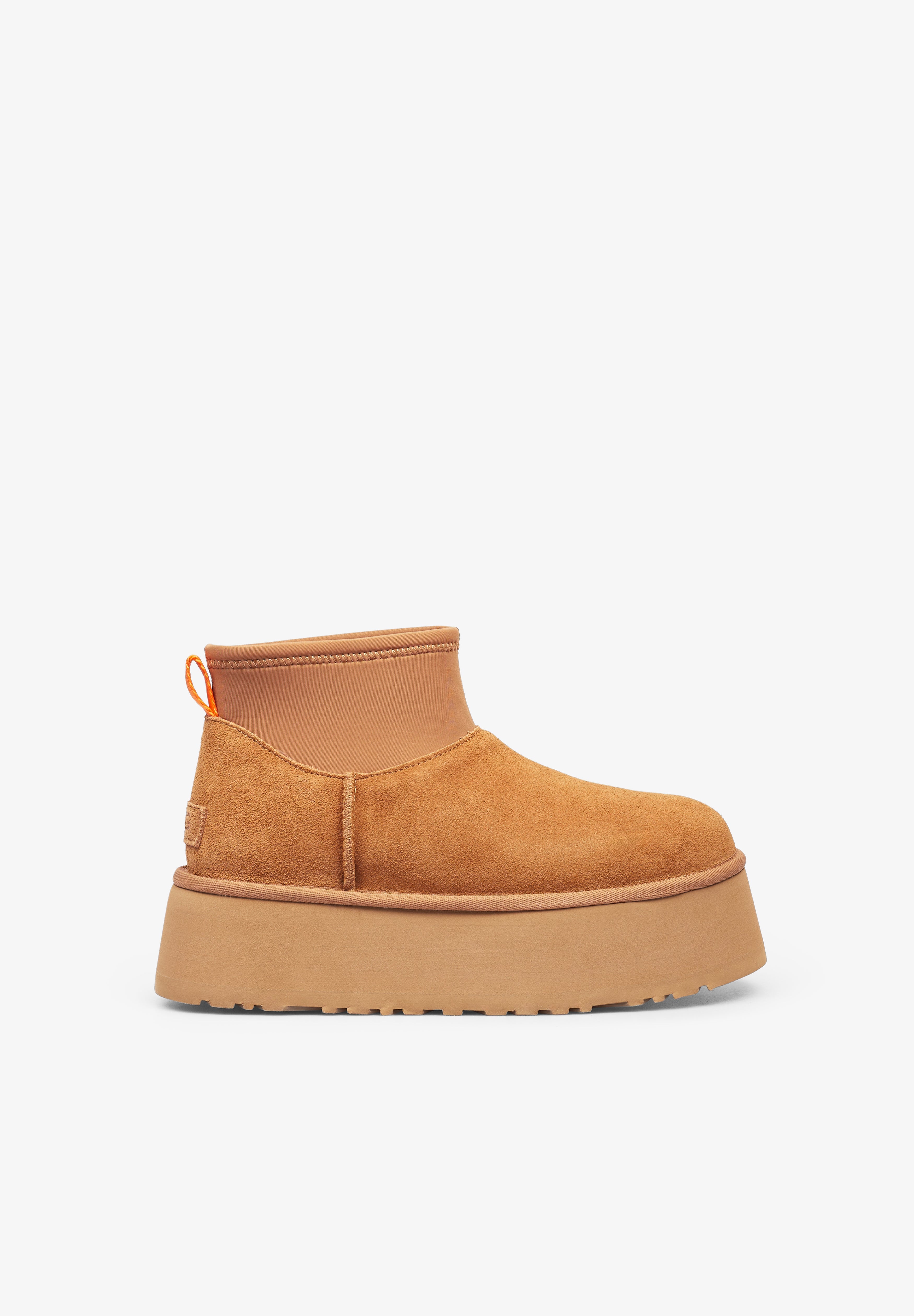 UGG | BOTAS W CLÁSSICAS MINI DIPPER