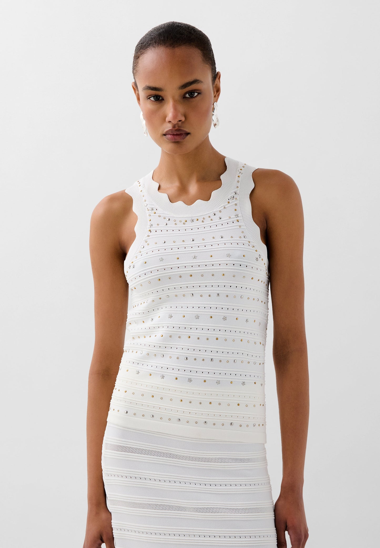 TOP DE MALHA COM TACHAS SCWHITE