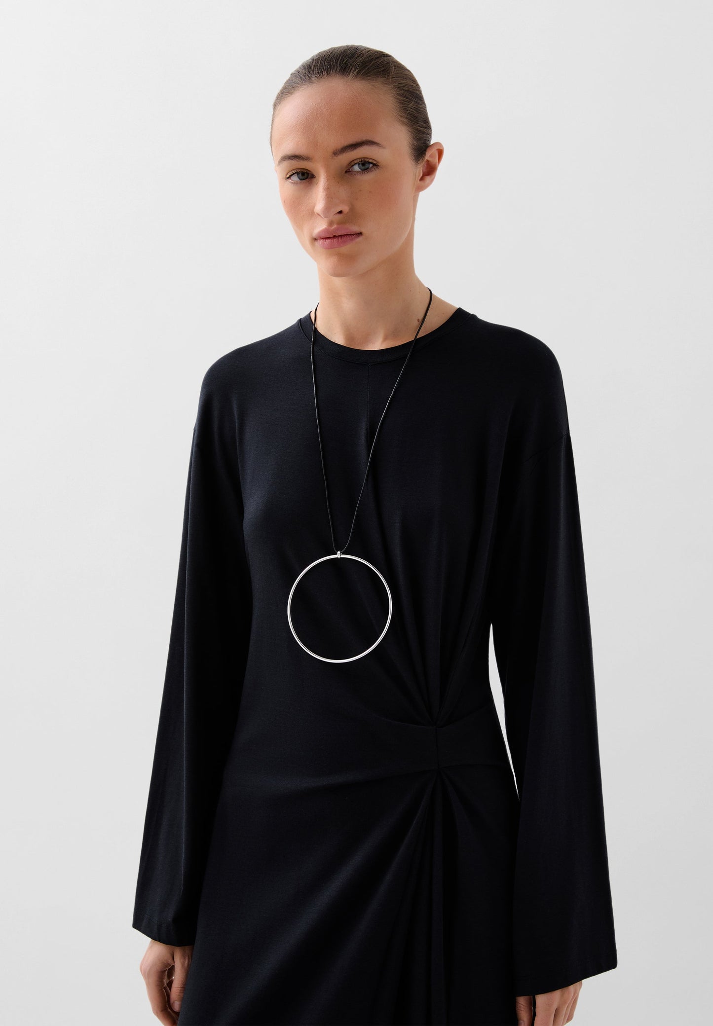 VESTIDO FLUIDO COM PORMENOR DE NÓ