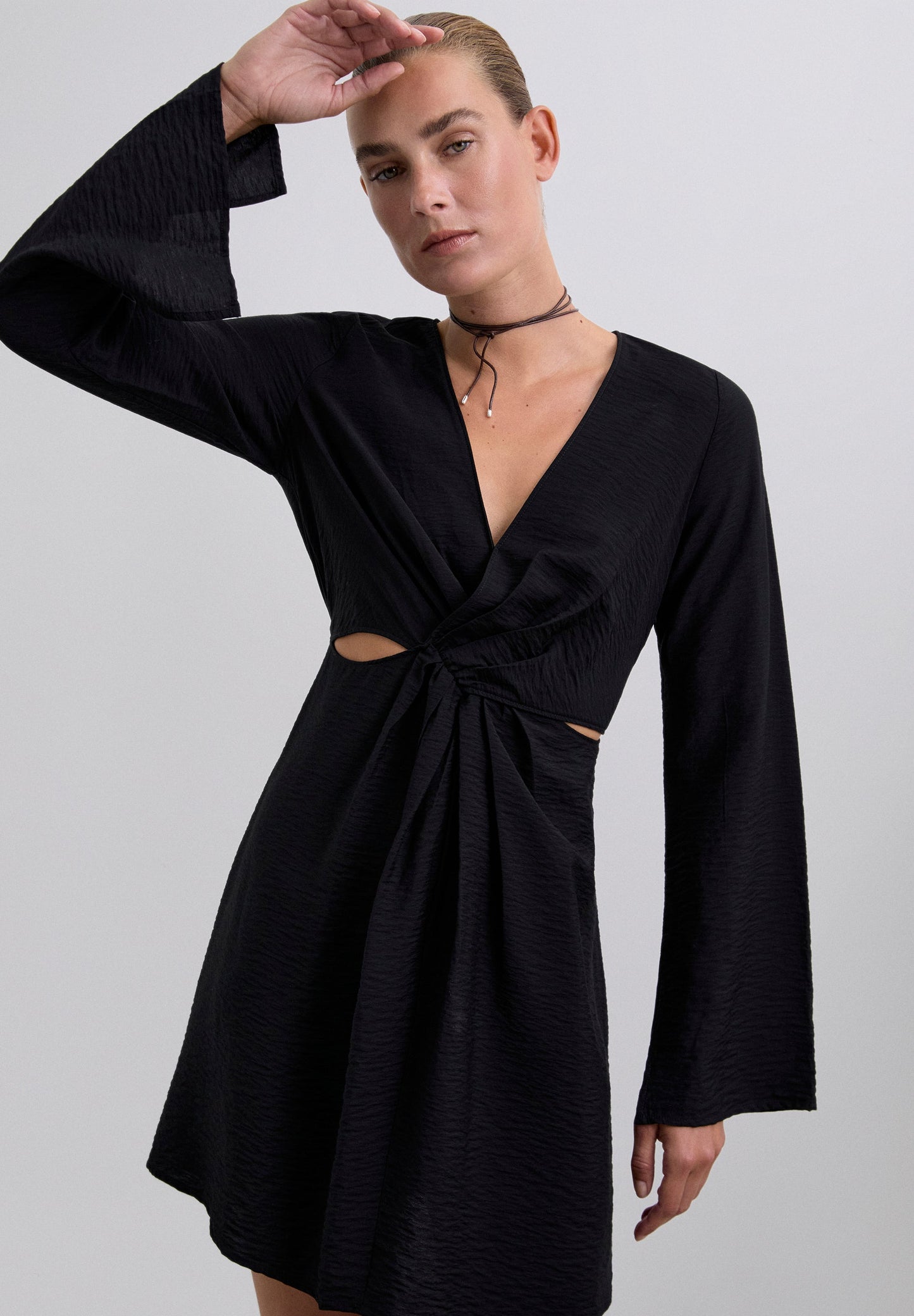 VESTIDO CURTO COM NÓ DE LÃ