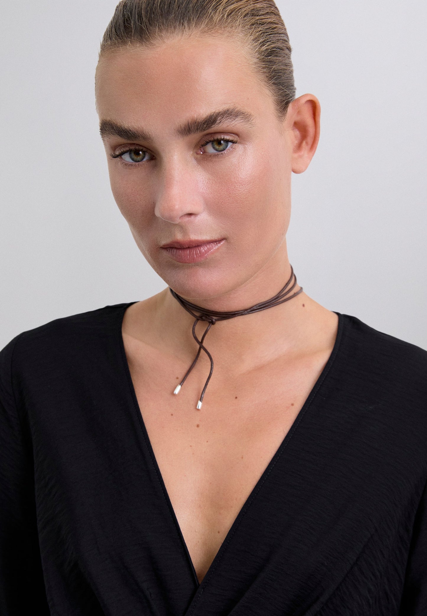 VESTIDO CURTO COM NÓ DE LÃ