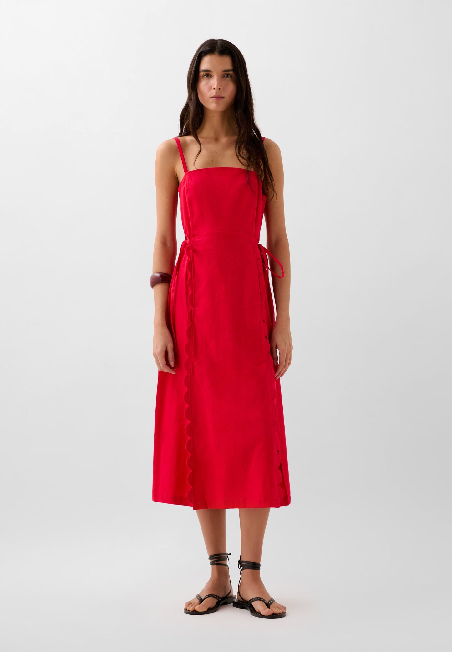 VESTIDO COM ABERTURA E LAÇOS