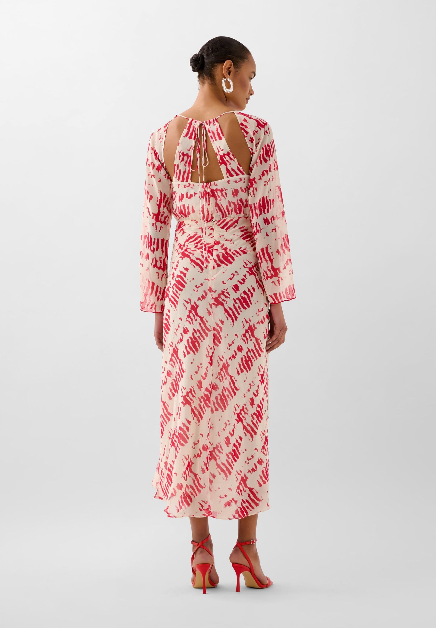 VESTIDO COM PADRÃO MULTIPOSIÇÃO