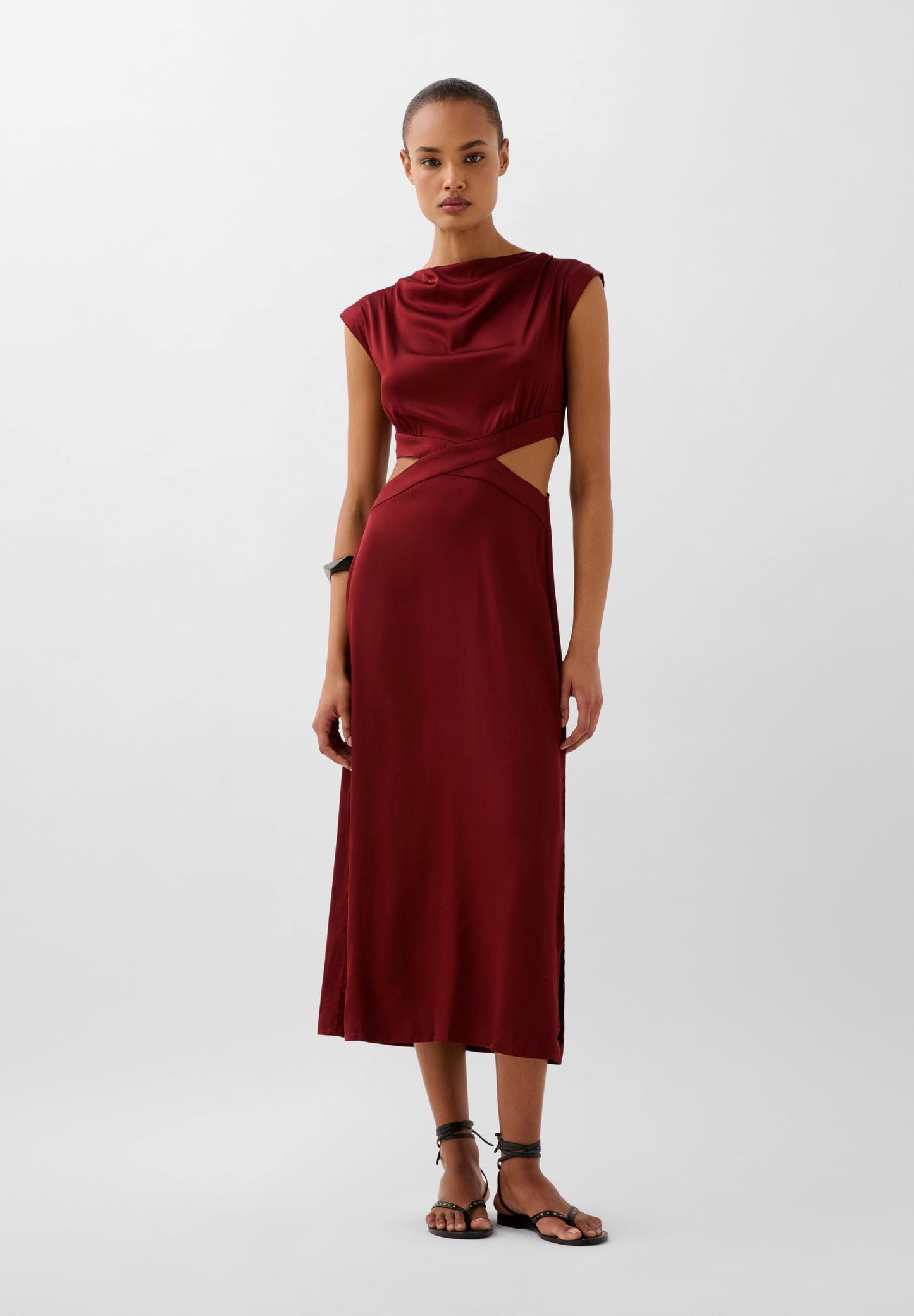 VESTIDO ACETINADO COM ABERTURAS