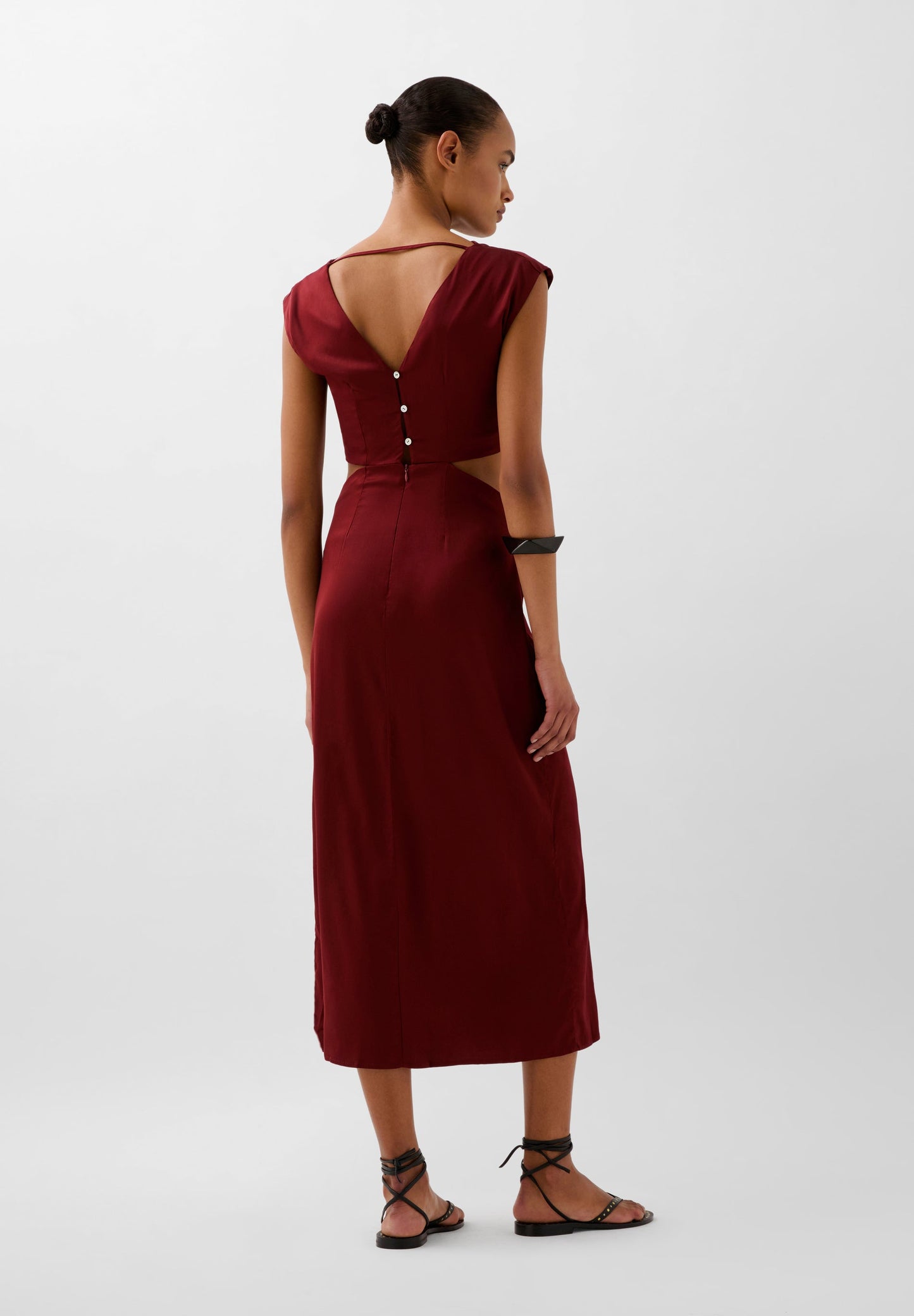 VESTIDO ACETINADO COM ABERTURAS