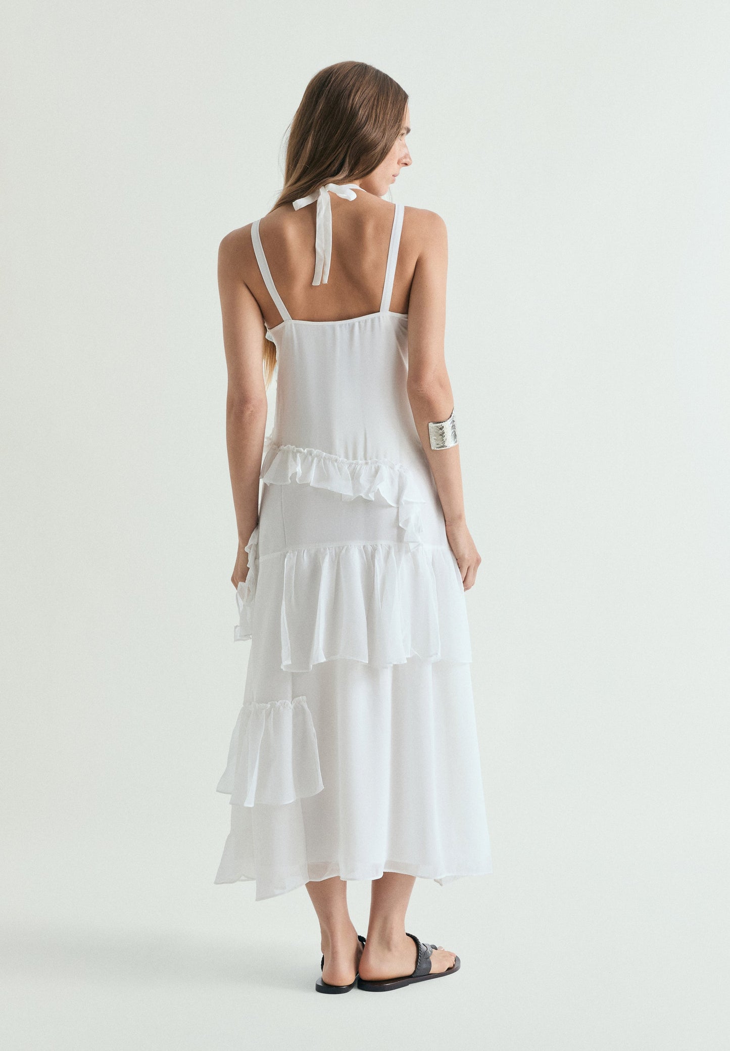 VESTIDO COM RENDA E FOLHOS