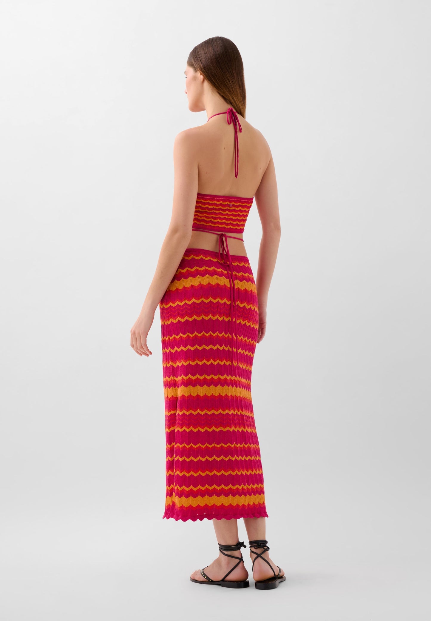 VESTIDO DE MALHA BICOLOR COM ABERTURAS