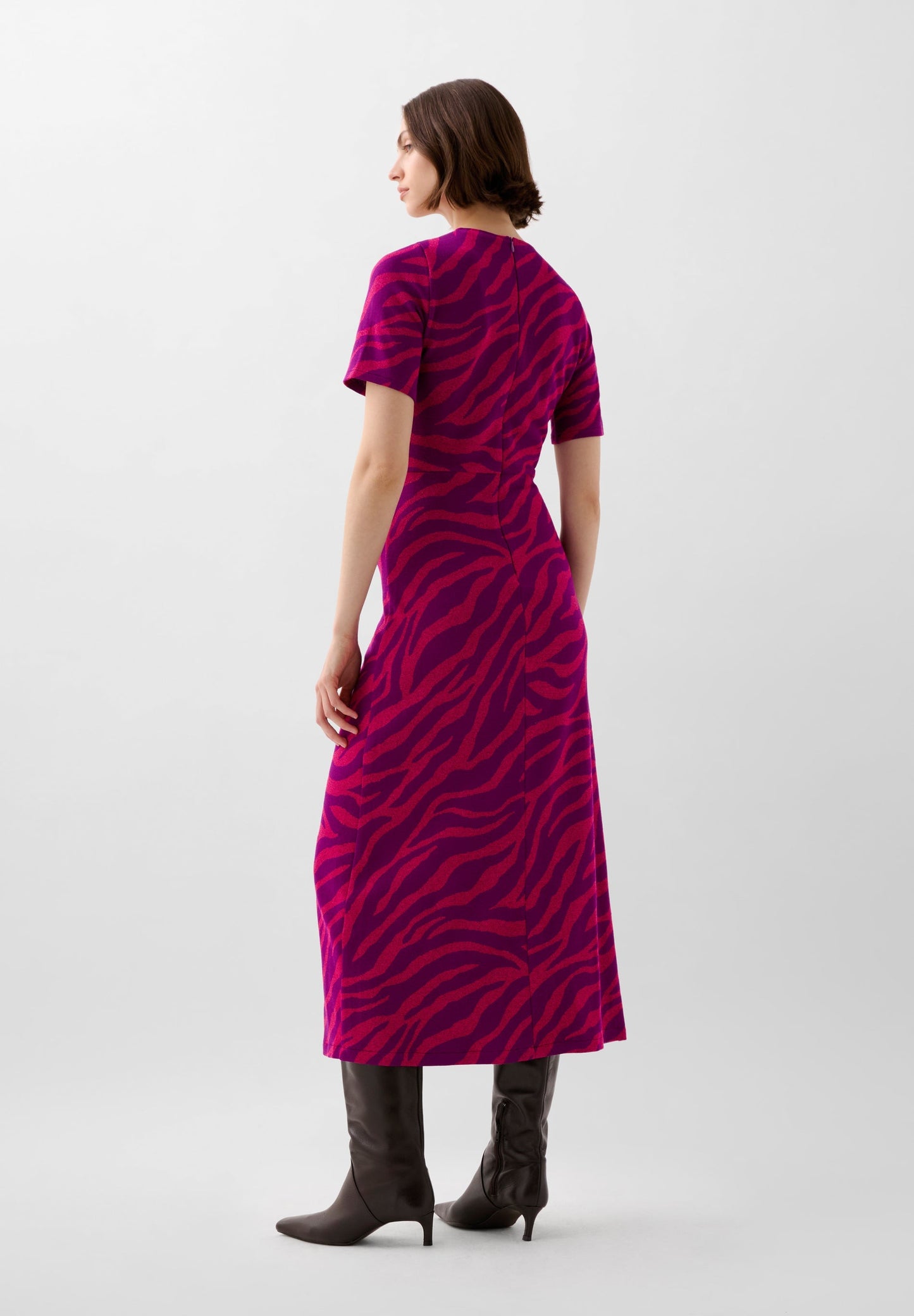 VESTIDO COM ABERTURAS EM ESTAMPADO ANIMAL