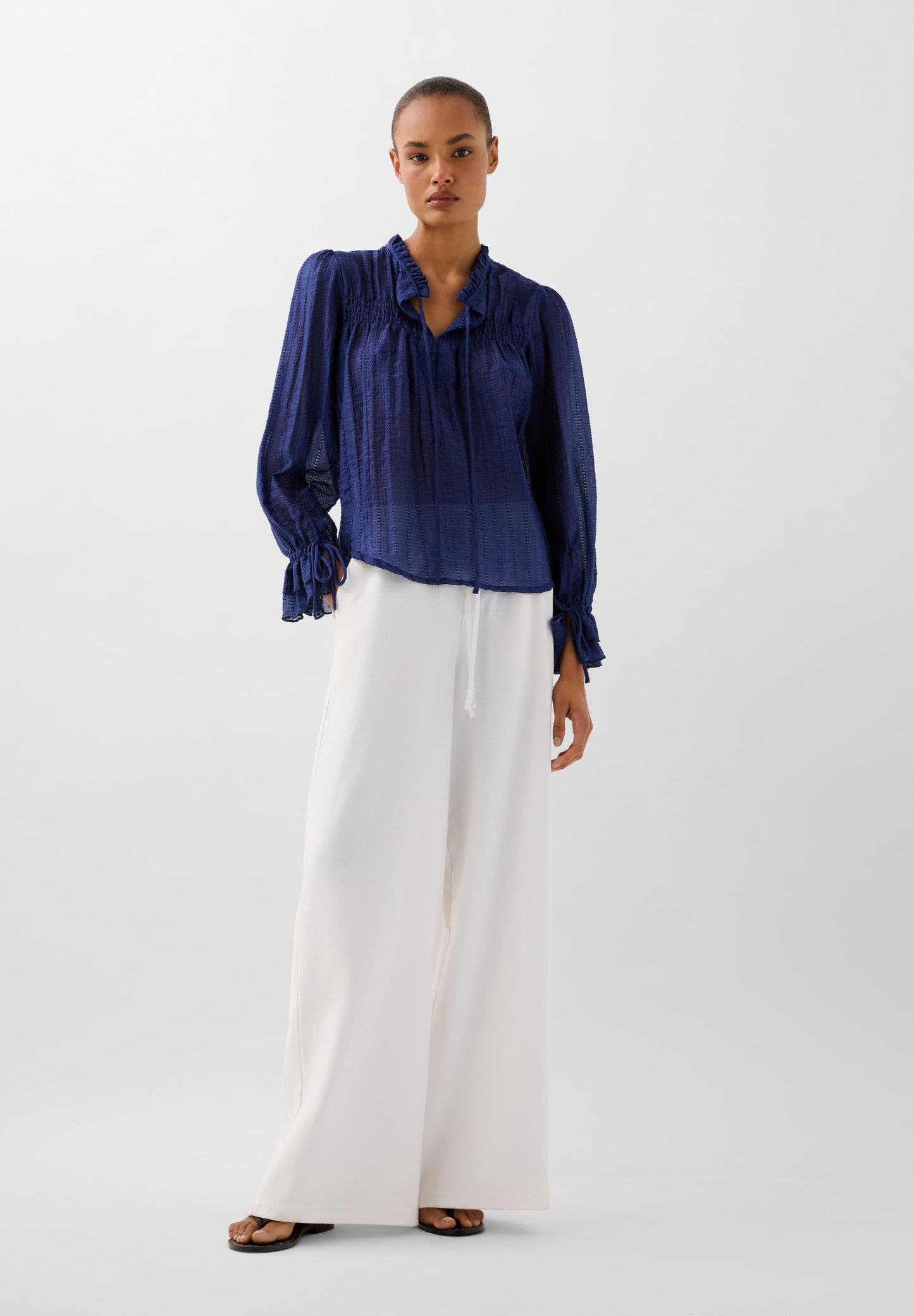 BLUSA FLUIDA COM PORMENORES