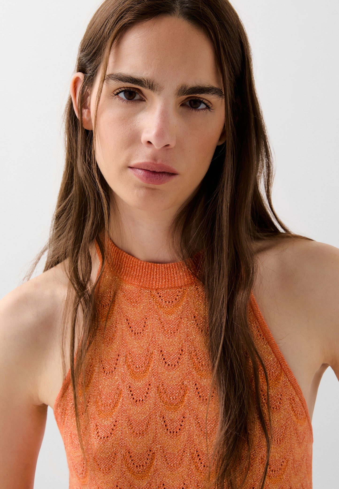 VESTIDO MINI HALTER DE MALHA COM FIO METALIZADO