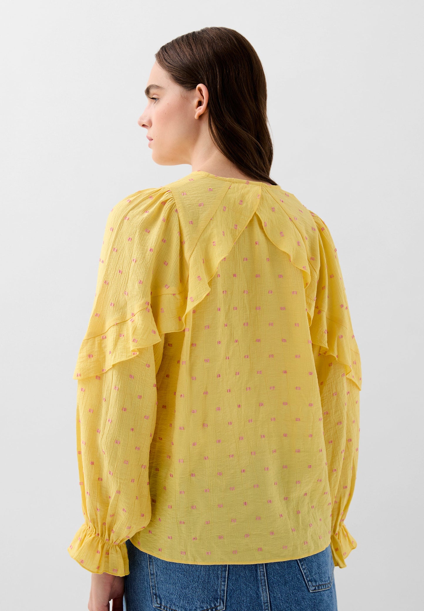 BLUSA COM FOLHOS E PORMENORES DE FIO METALIZADO