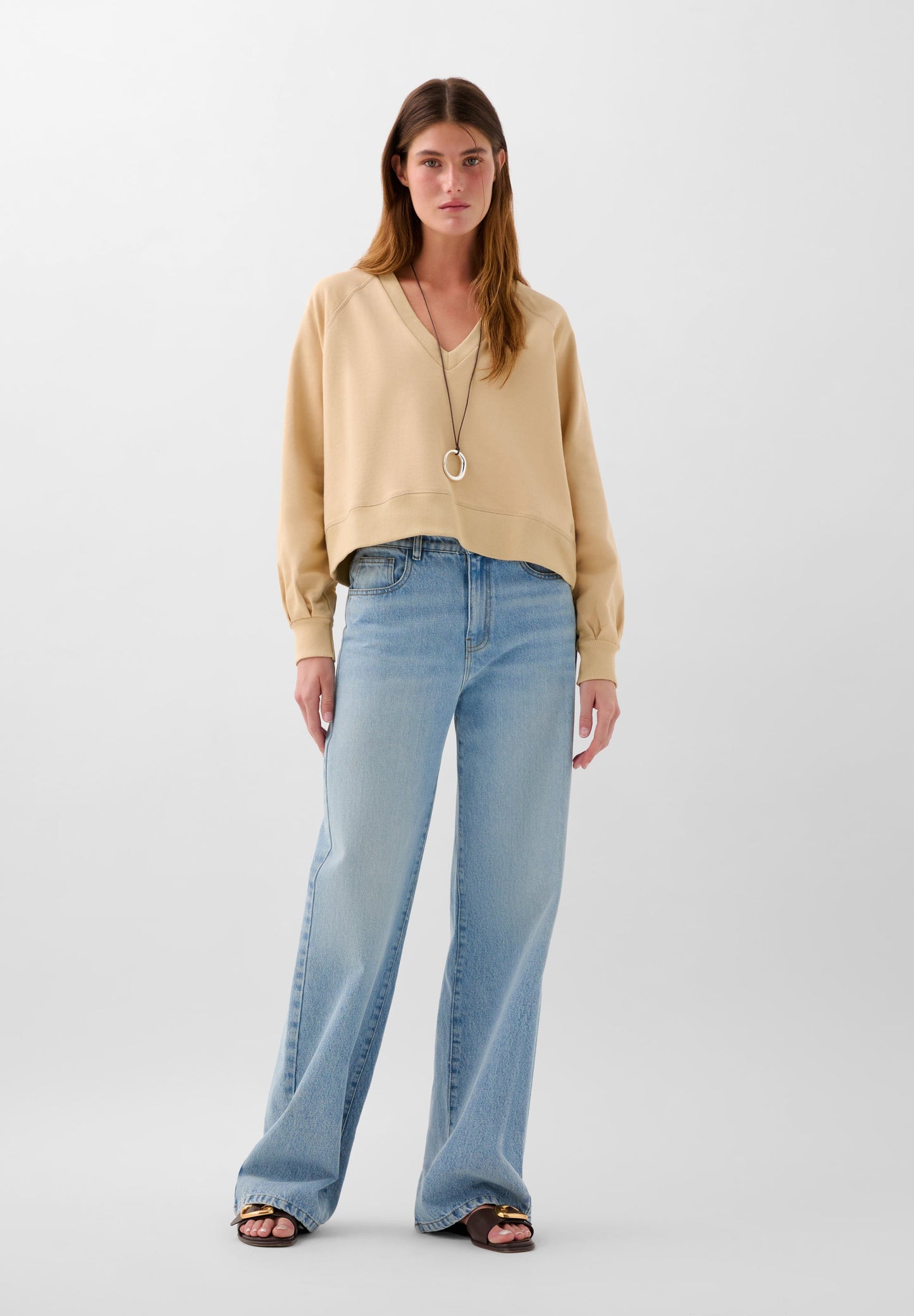 SWEATSHIRT BÁSICA COM DECOTE EM BICO