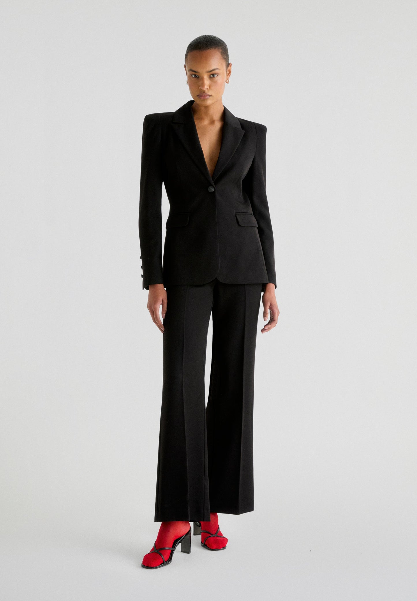 BLAZER COM PORMENOR NO OMBRO