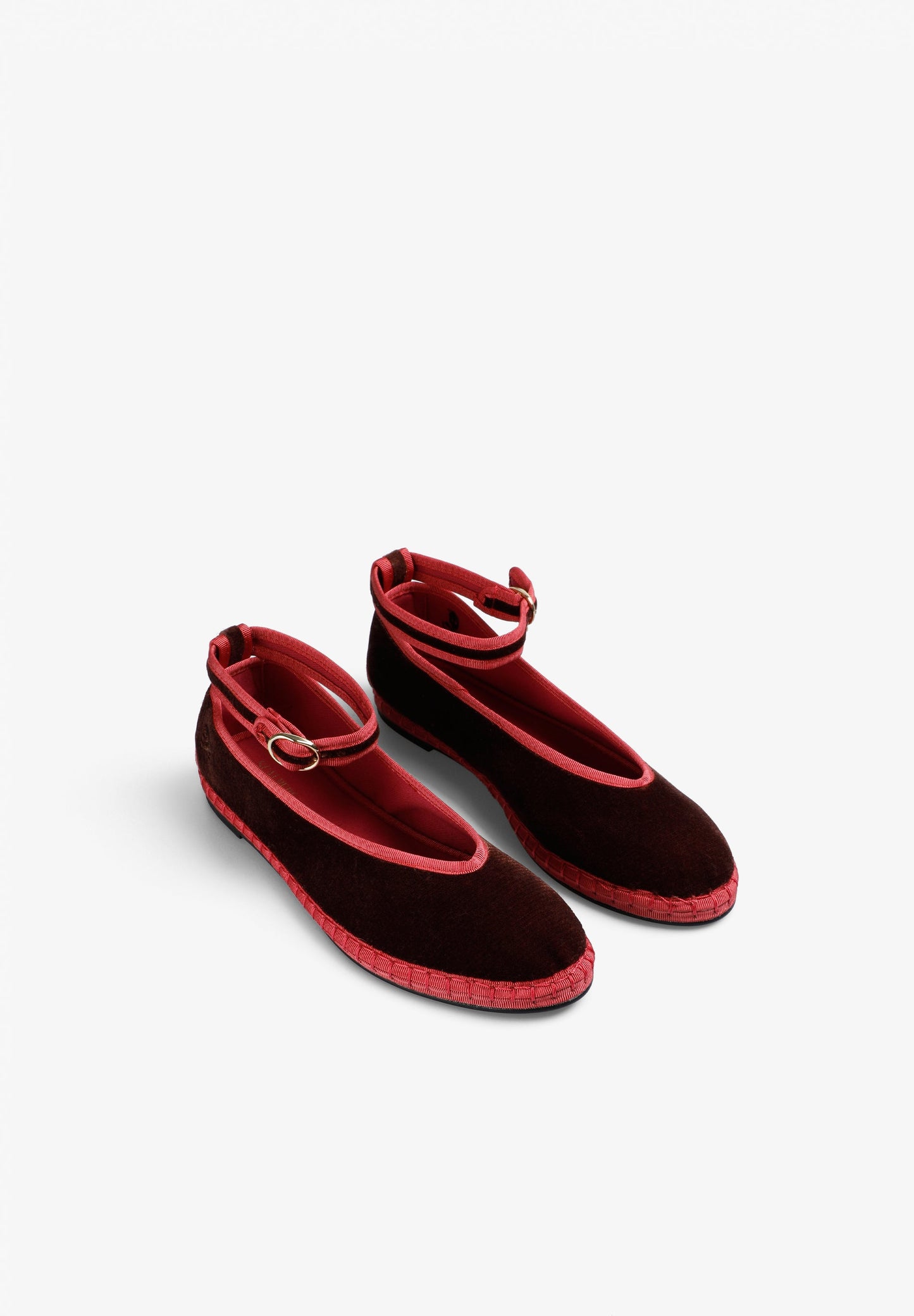 SLIPPER DE VELUDO COM FIVELA PULSEIRA