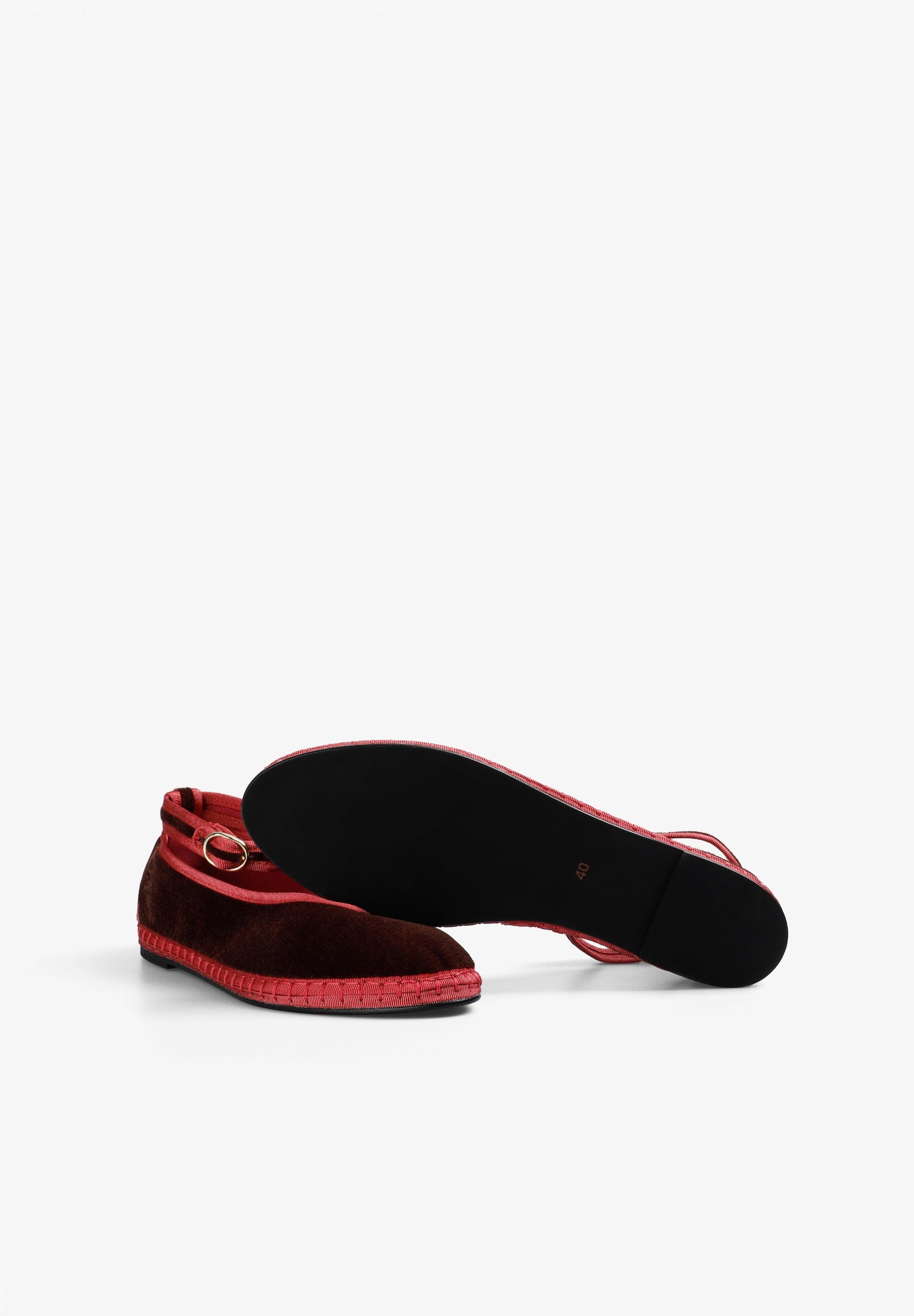 SLIPPER DE VELUDO COM FIVELA PULSEIRA