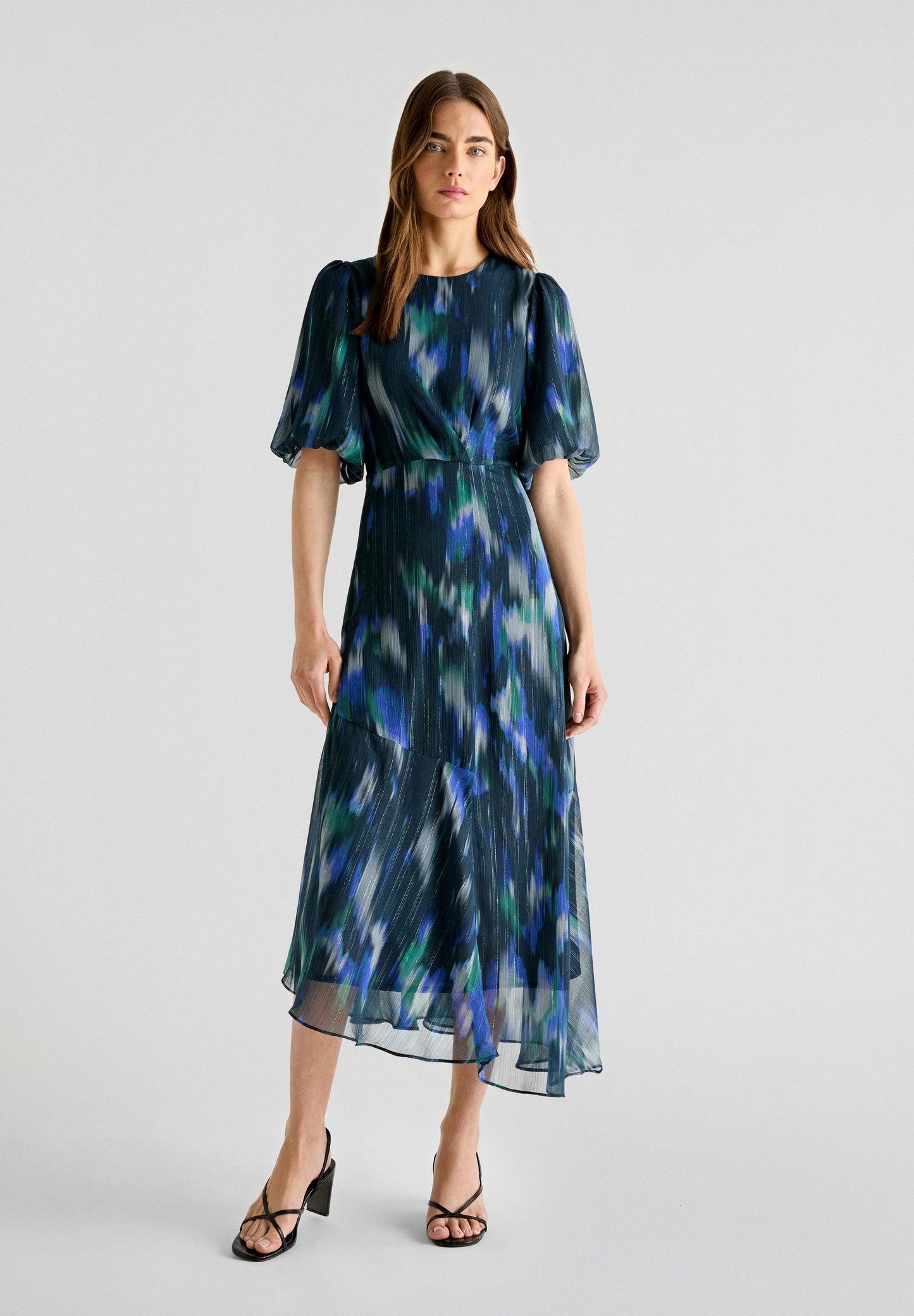 VESTIDO PADRÃO MANGA ABALONADA