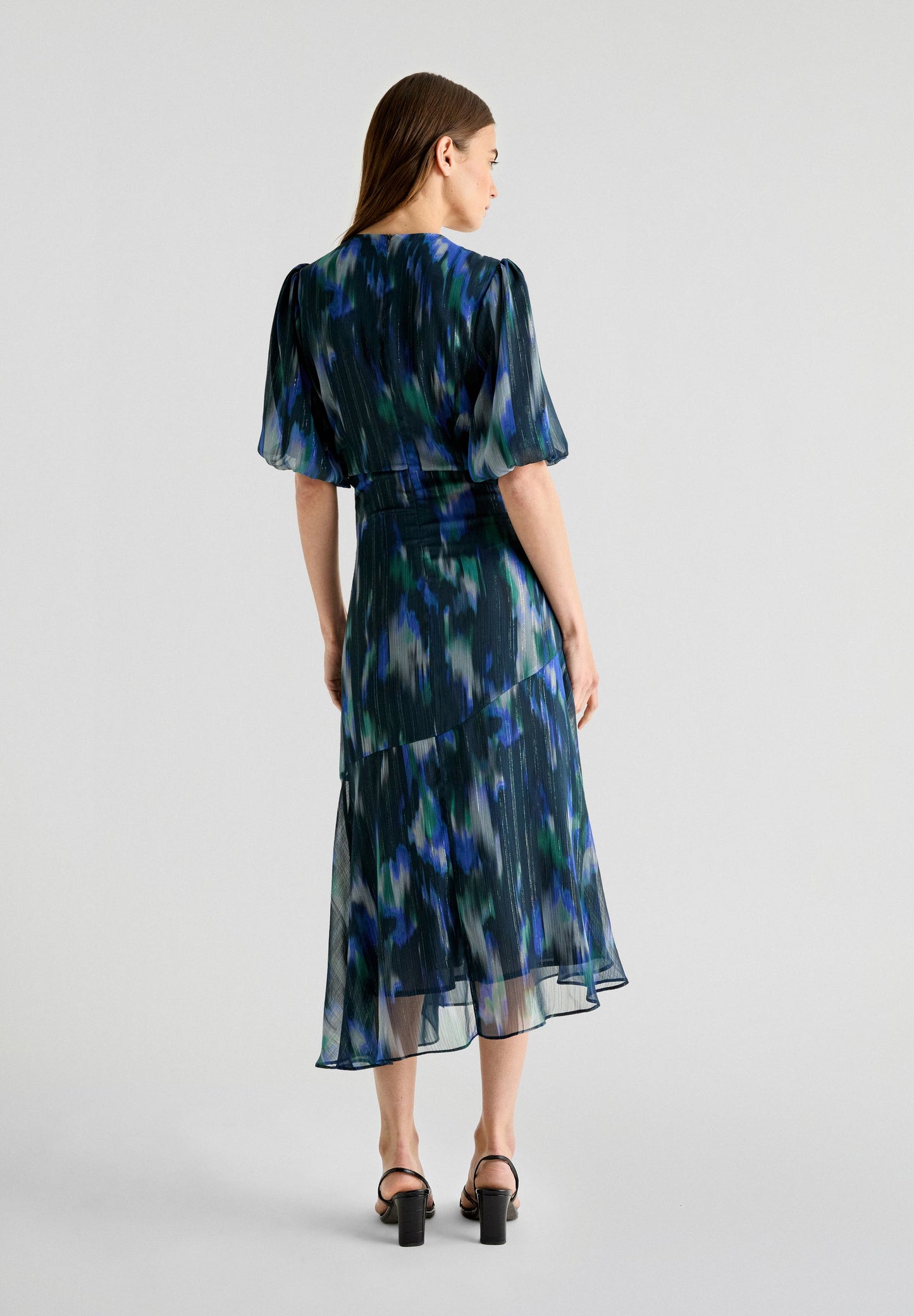 VESTIDO PADRÃO MANGA ABALONADA