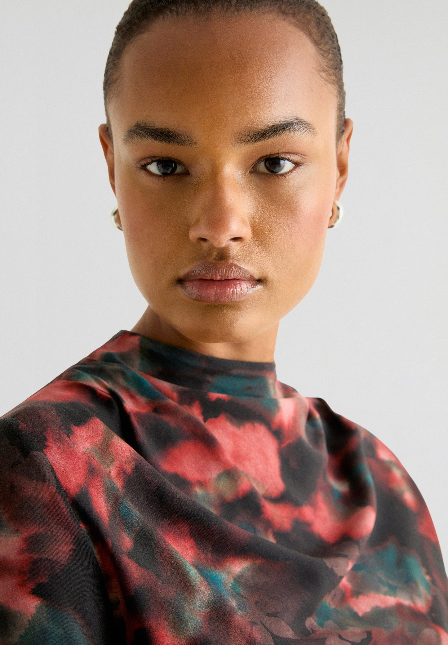 BLUSA COM PADRÃO CROPPED