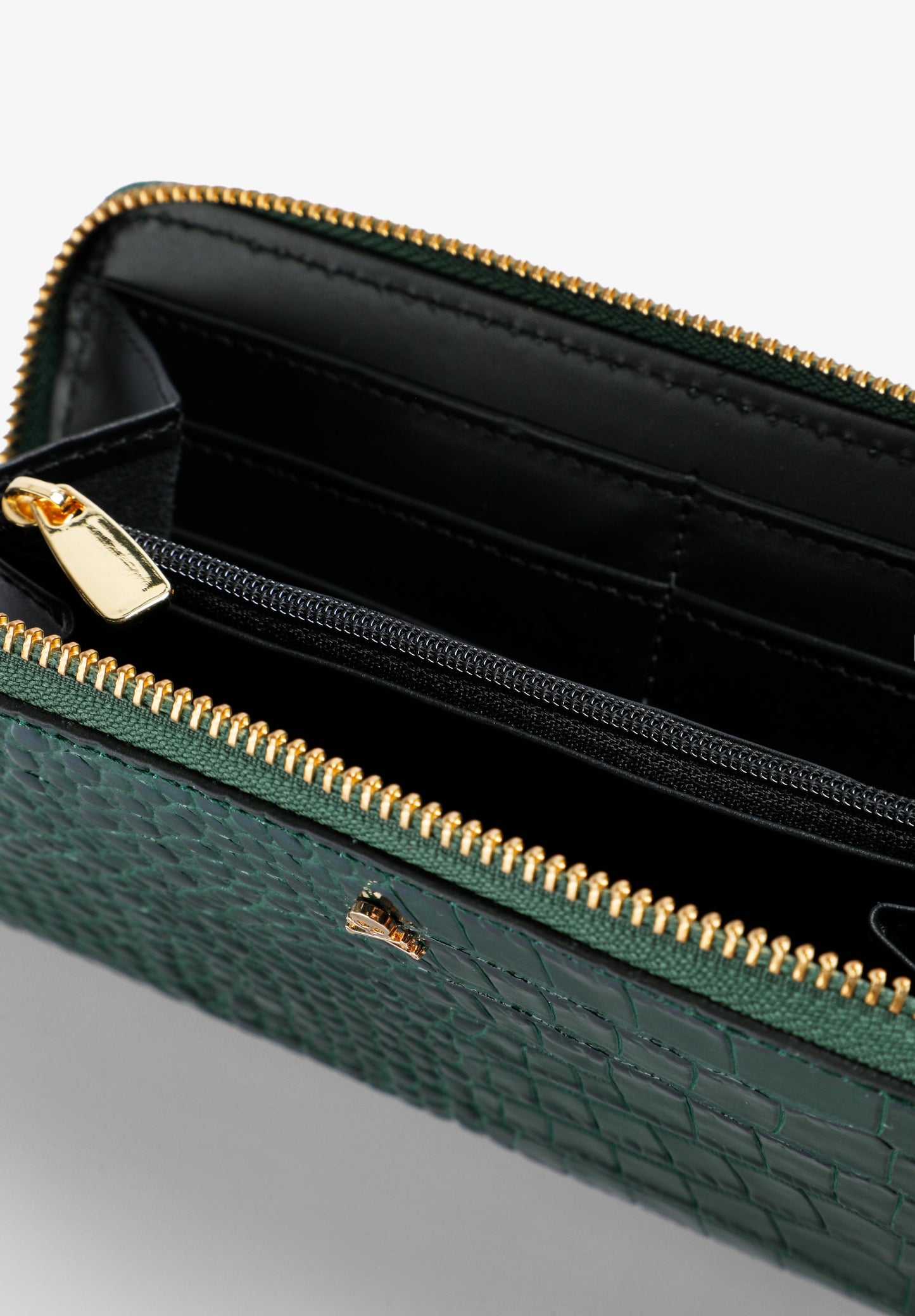 CARTEIRA EM 100% PELE COM ESTAMPADO ANIMAL