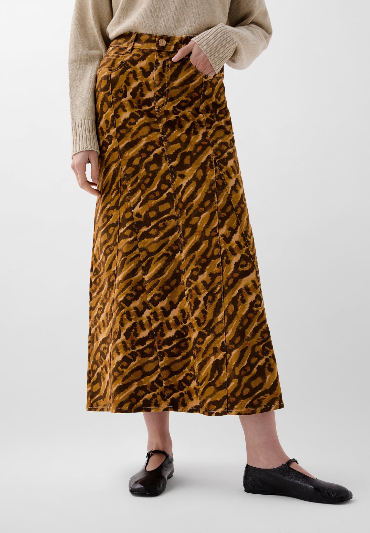 SAIA DENIM COM ESTAMPADO ANIMAL